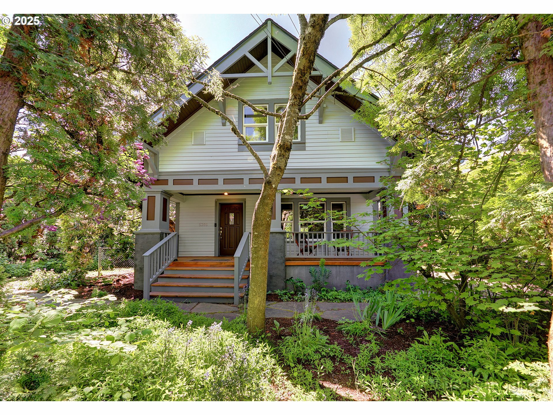 Property Photo: 5308 SE Knapp St OR 97206