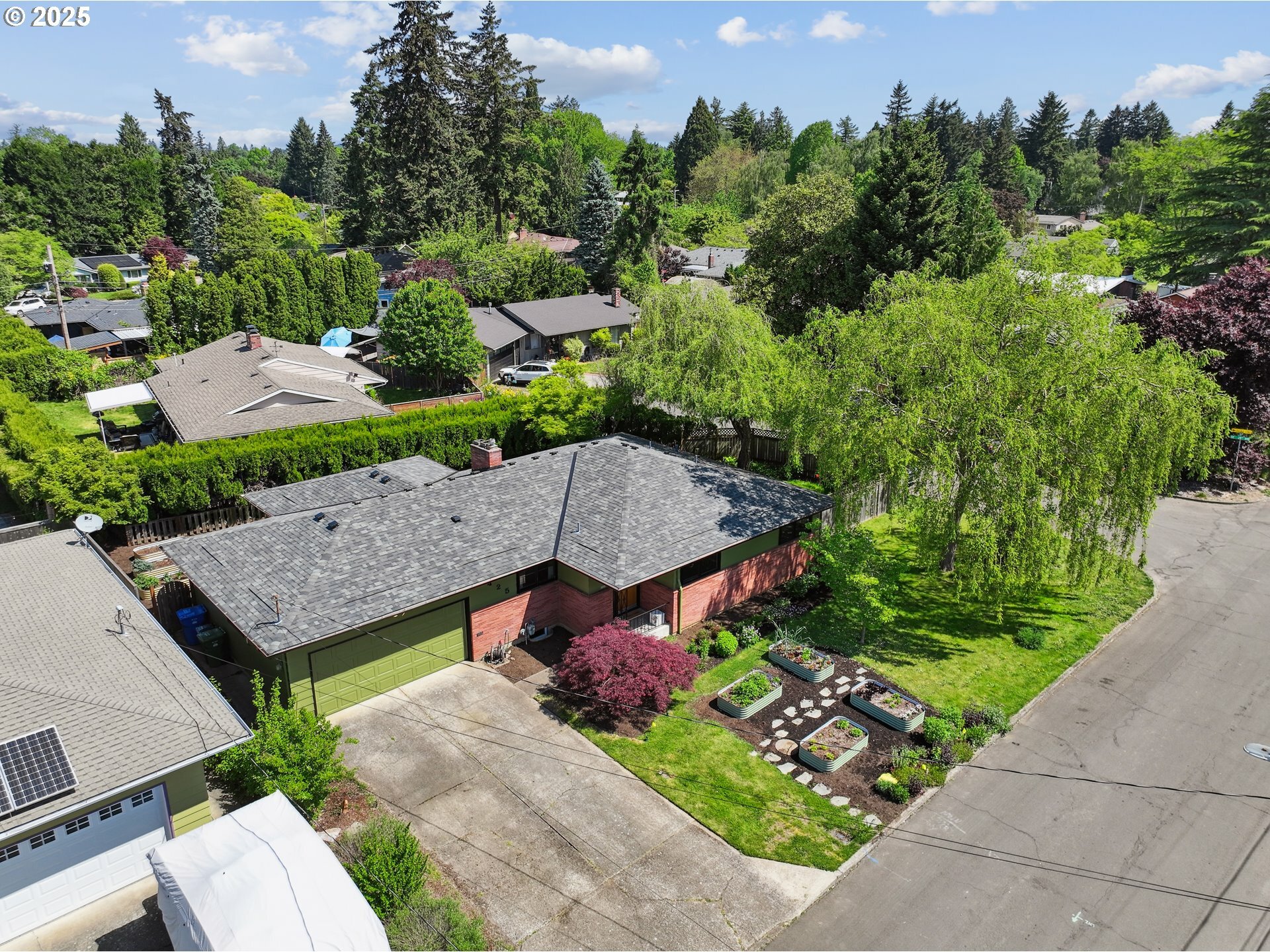 Property Photo: 3425 SE Barba St OR 97222