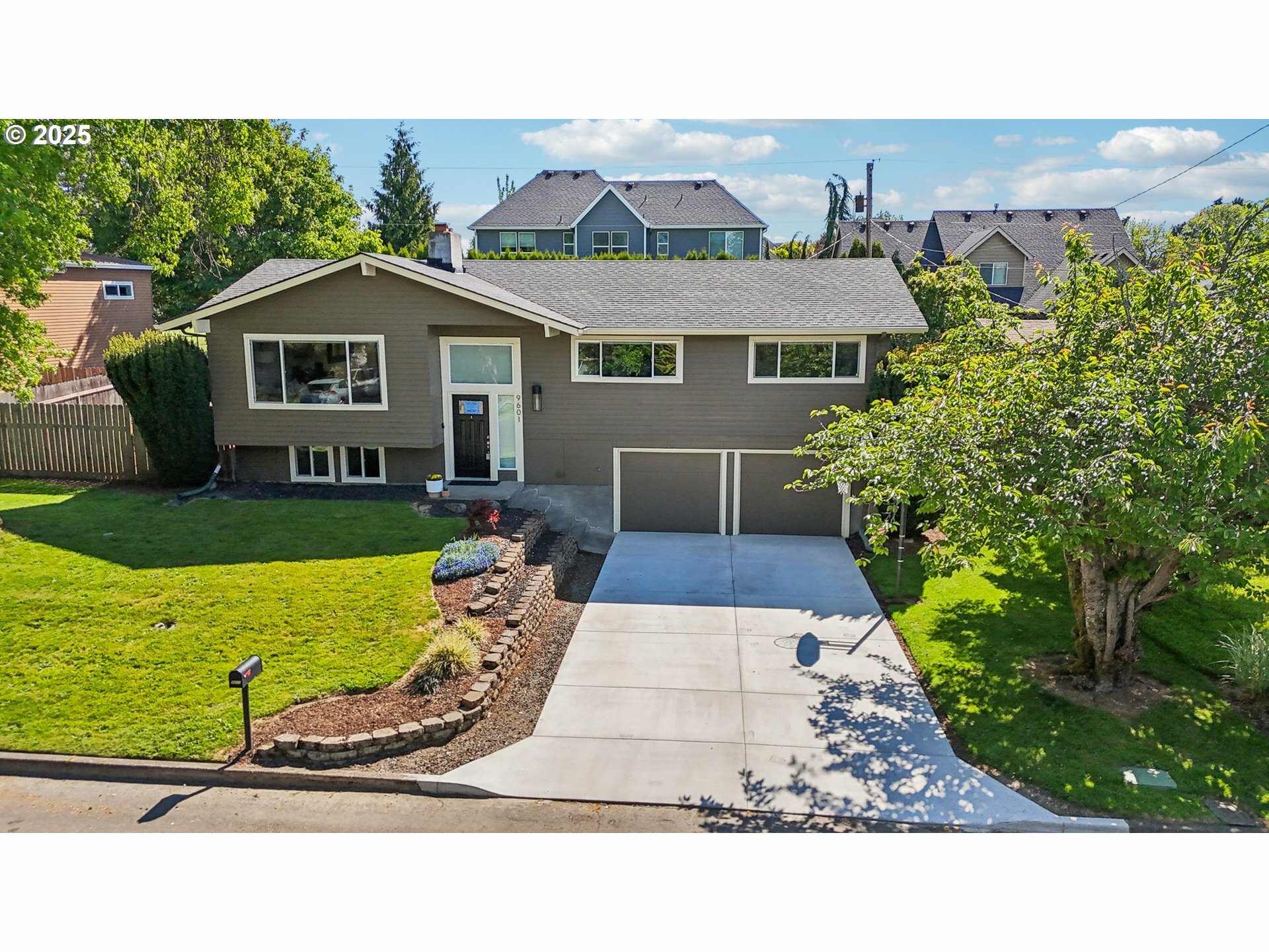 Property Photo:  9601 NW 24th Ave  WA 98665 
