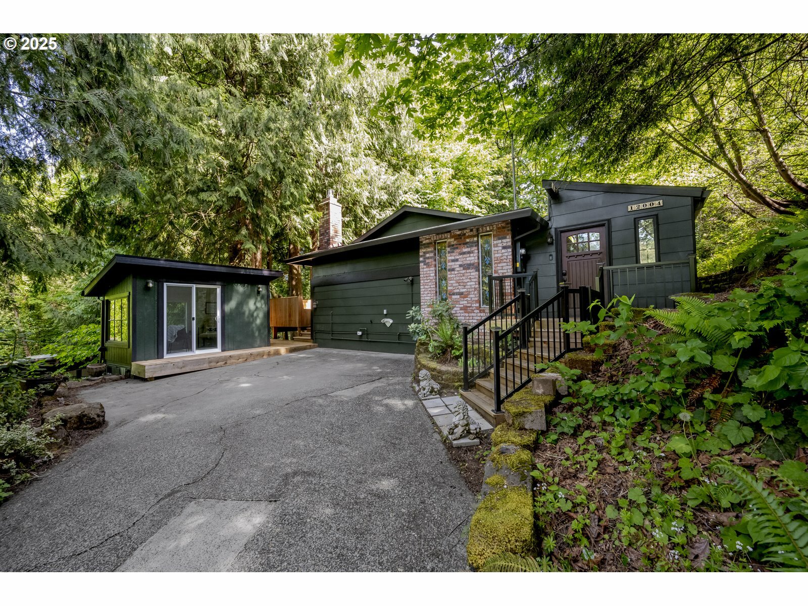 Property Photo: 12004 SE Henderson Dr OR 97266