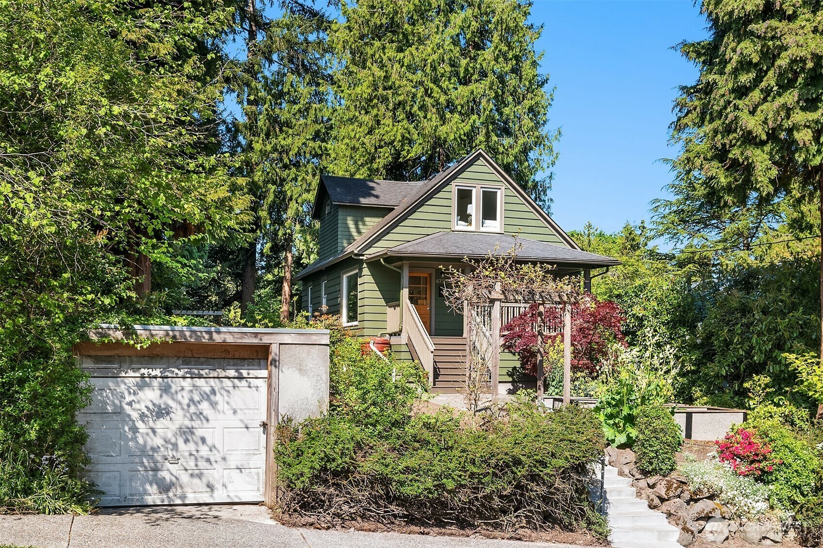Property Photo: 4725 46th Avenue S WA 98118