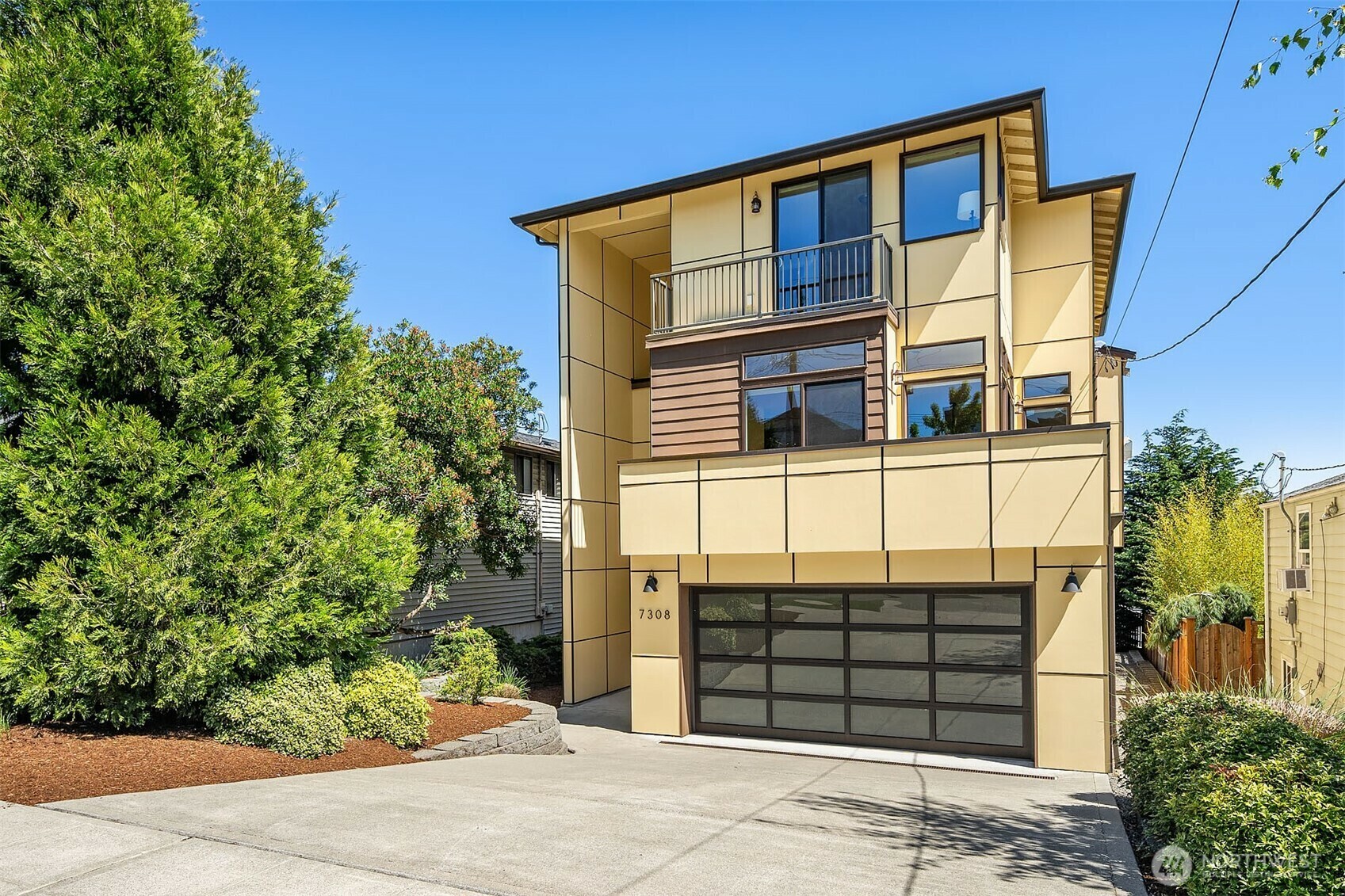 Property Photo: 7308 34th Avenue NE WA 98115