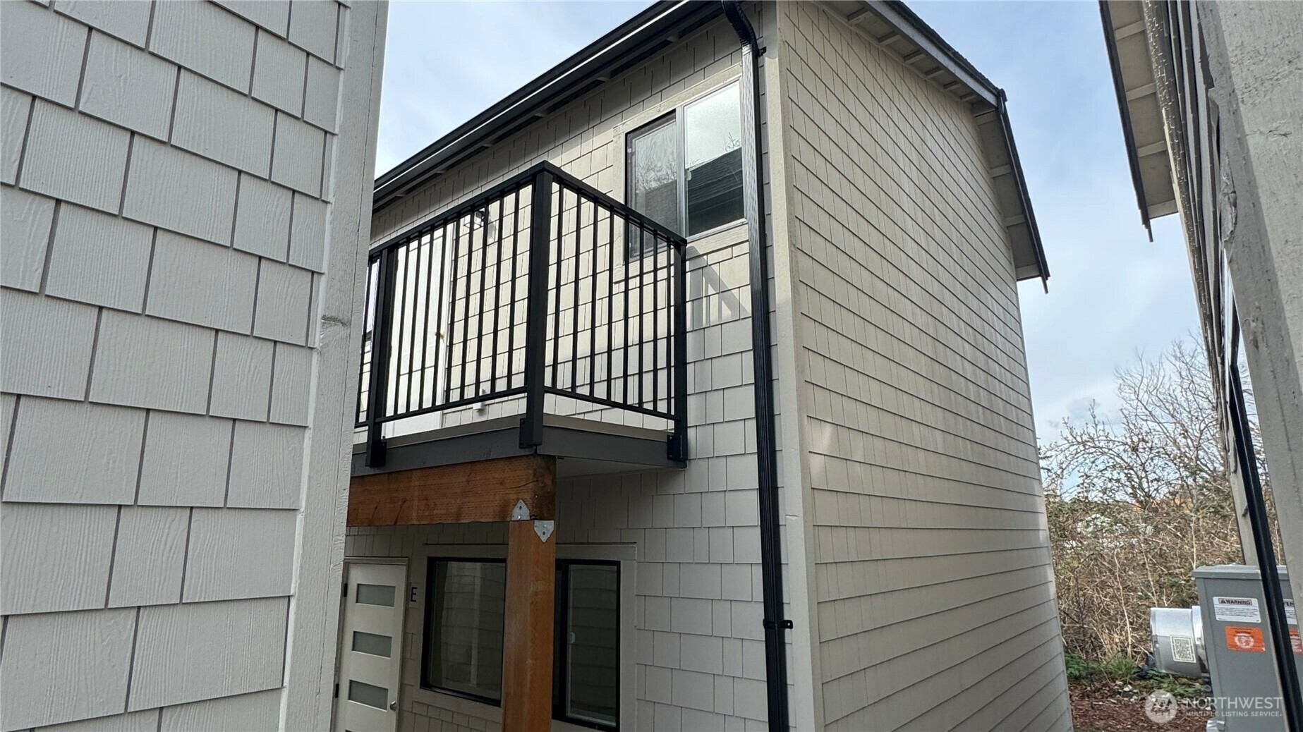 Property Photo: 476 SE Barrington Dr E WA 98277