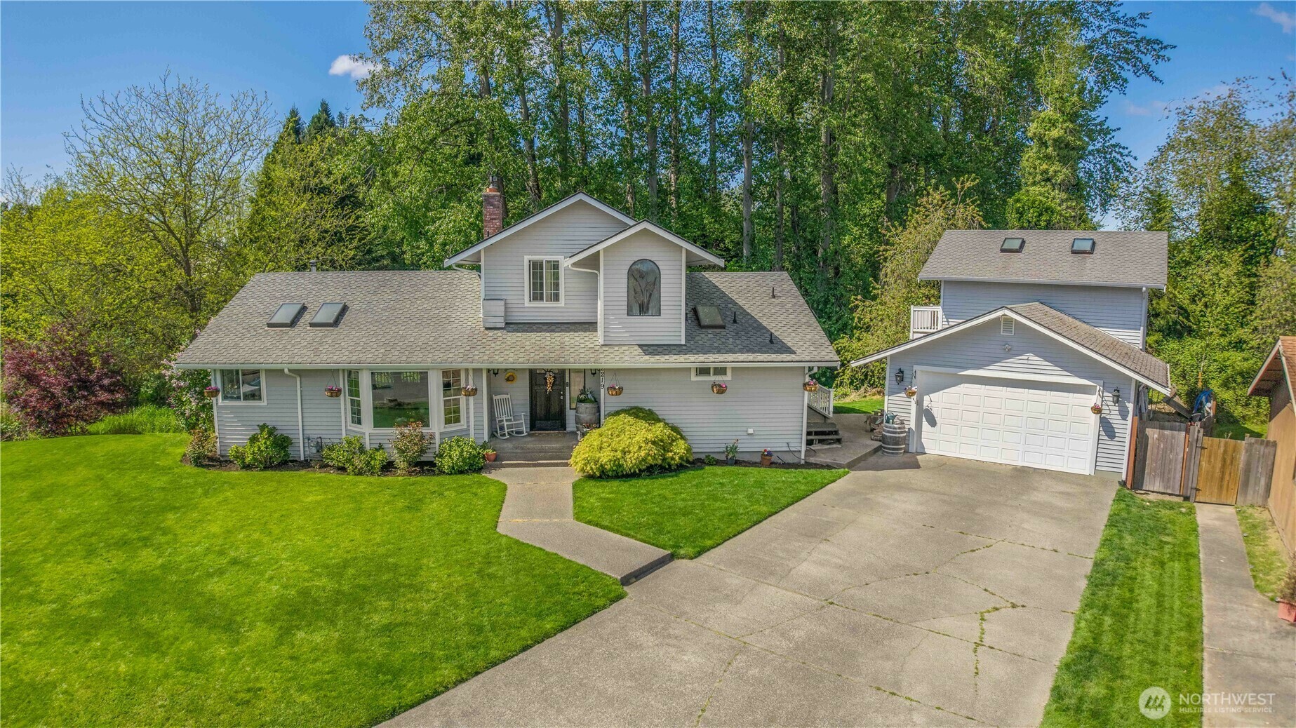 Property Photo:  2219 W Pioneer Ave  WA 98371 
