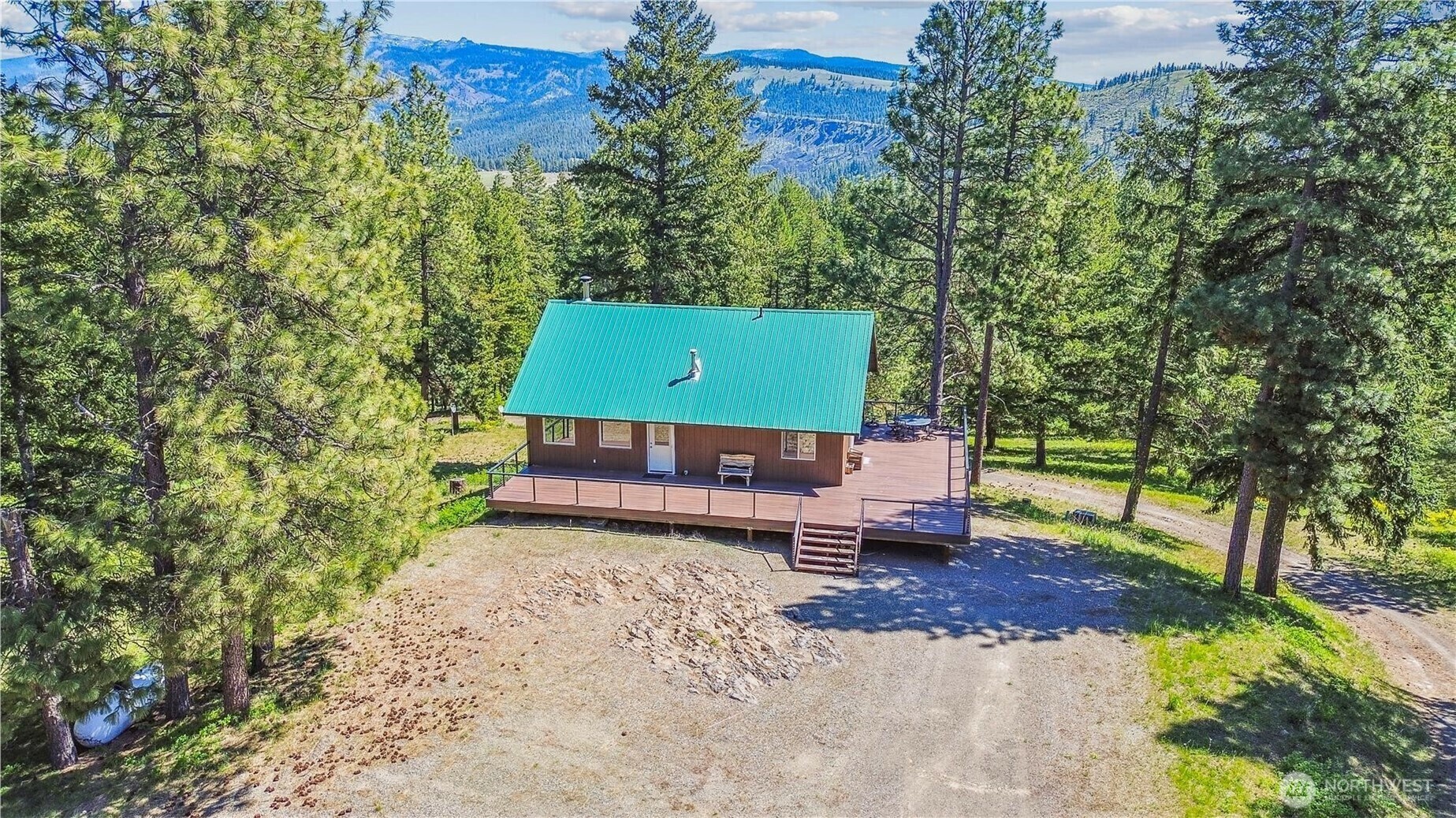 Property Photo: 701 Emerick Rd WA 98922