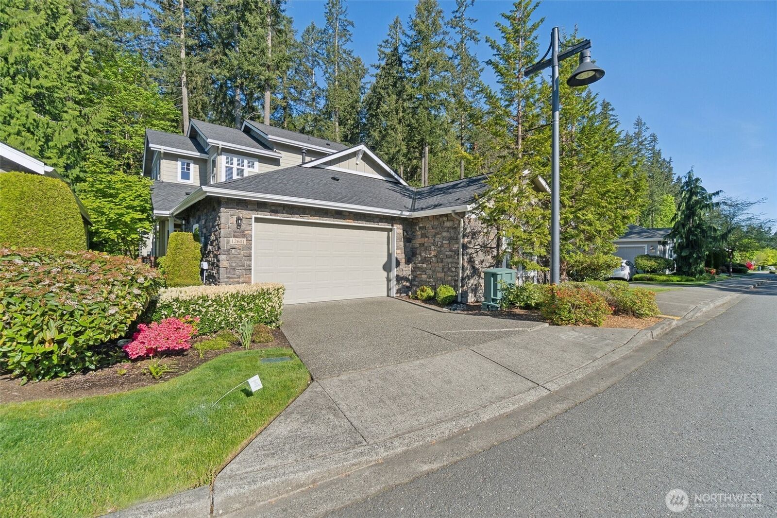 Property Photo: 12601 Sunbreak Way NE WA 98053