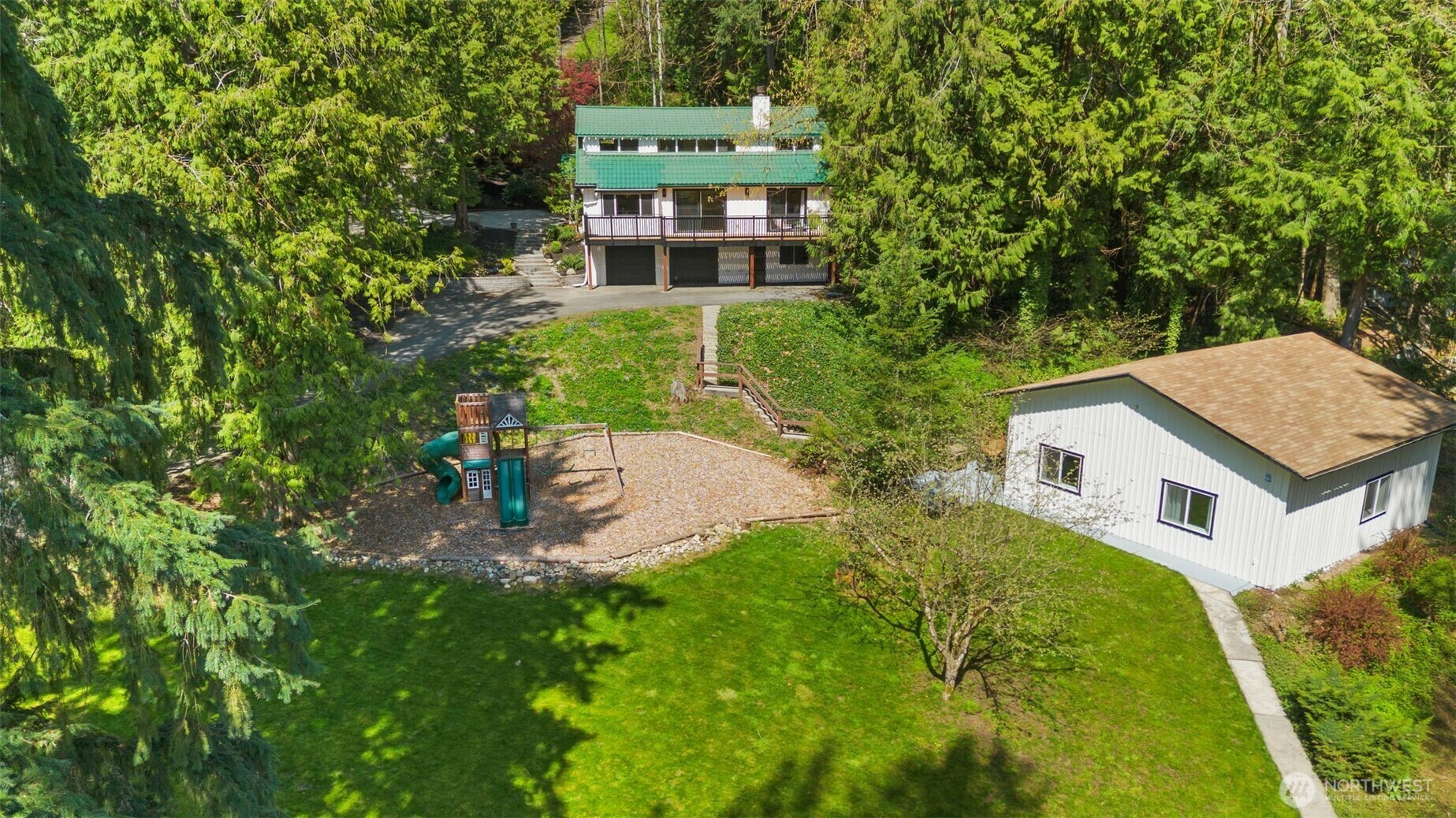 Property Photo: 10708 185th Avenue SE WA 98027