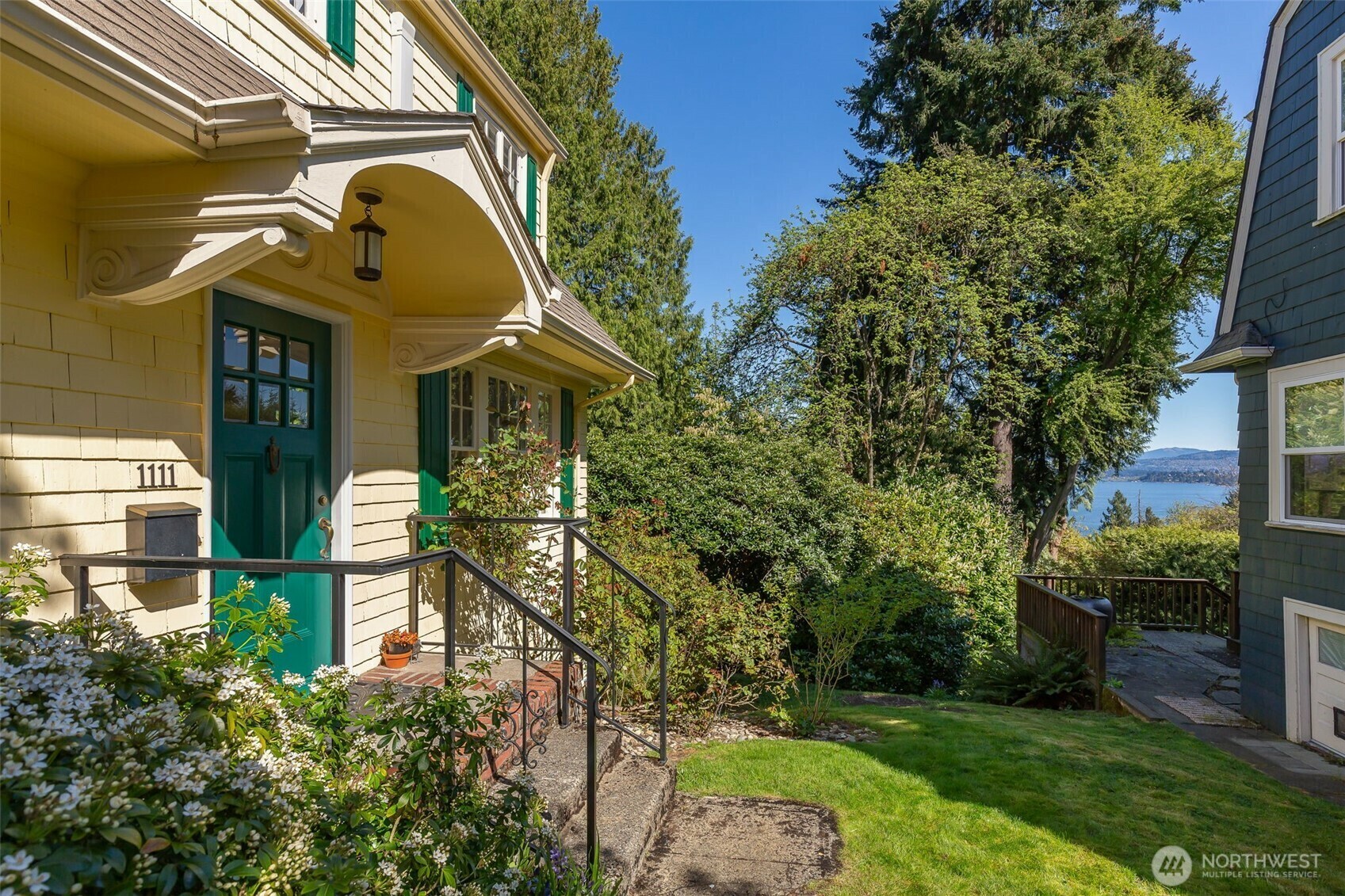 Property Photo: 1111 38th Avenue WA 98122