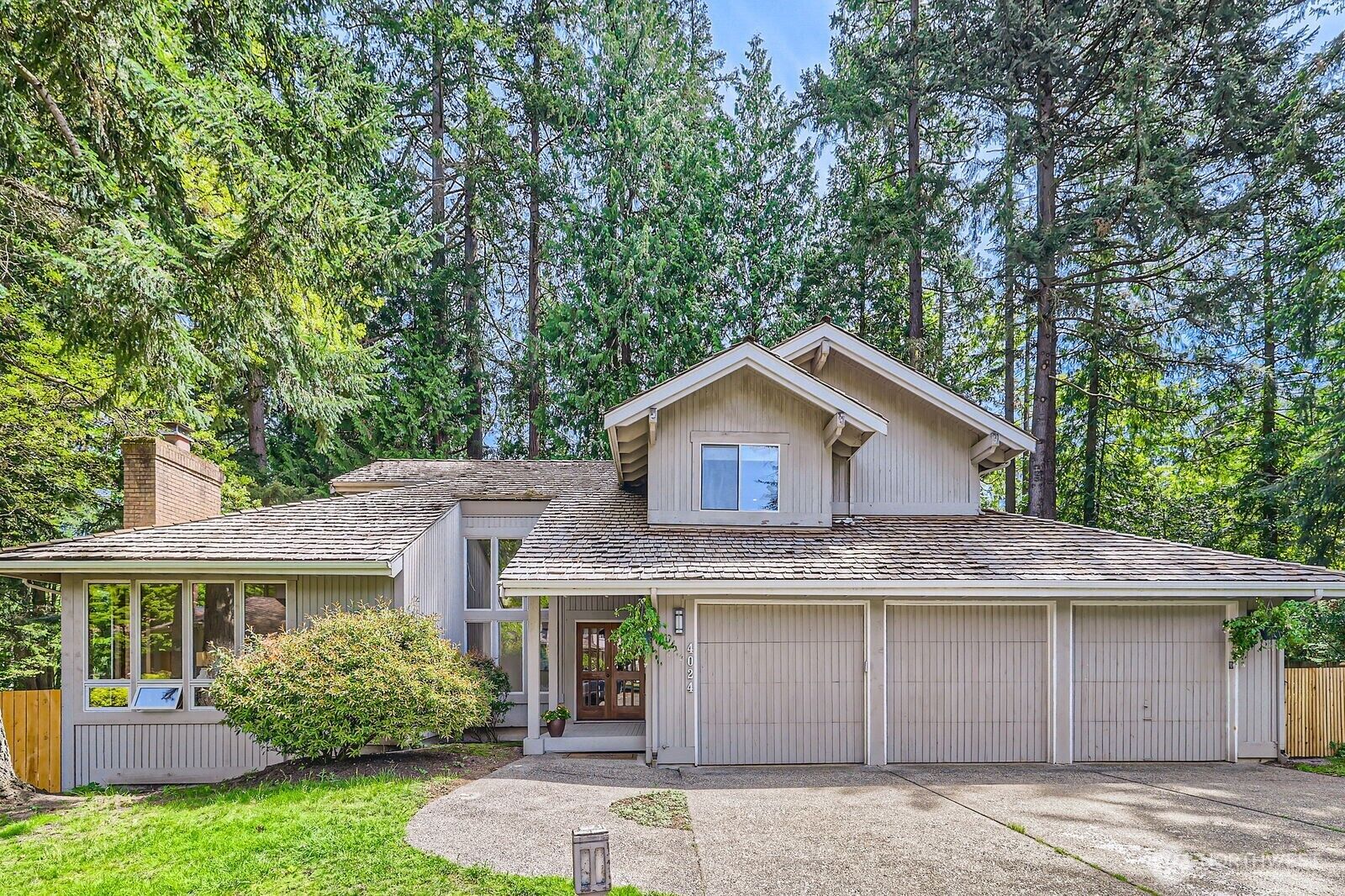 Property Photo:  4024  168th Avenue NE  WA 98052 