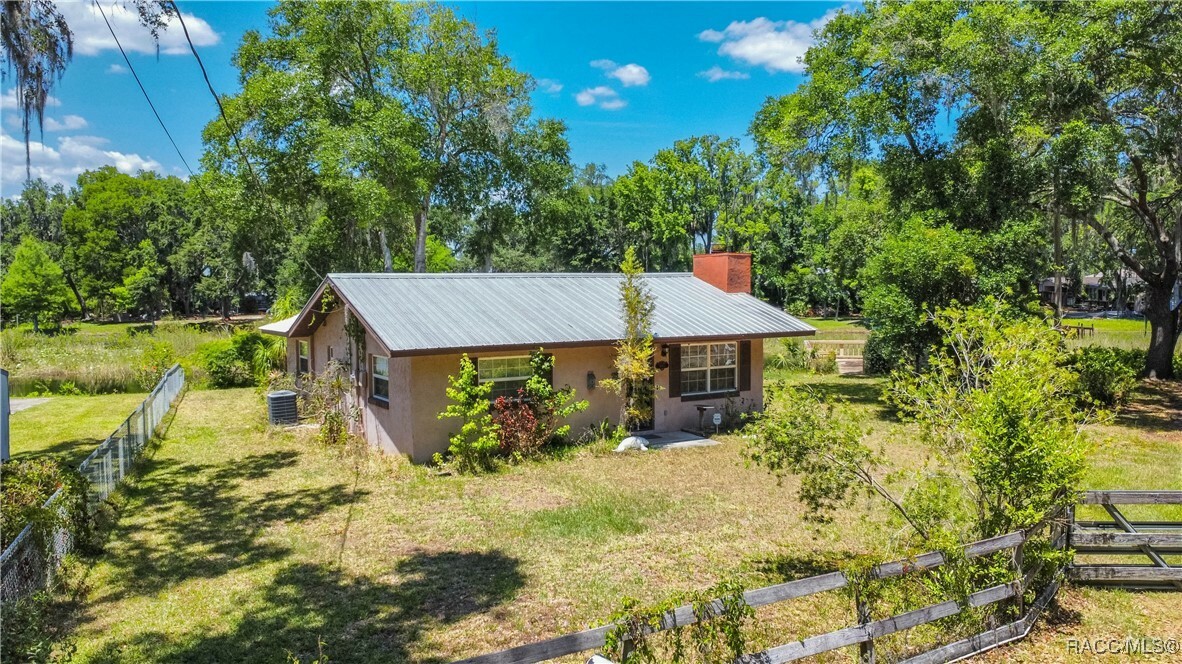 Property Photo: 8915 E Echo Court FL 34450