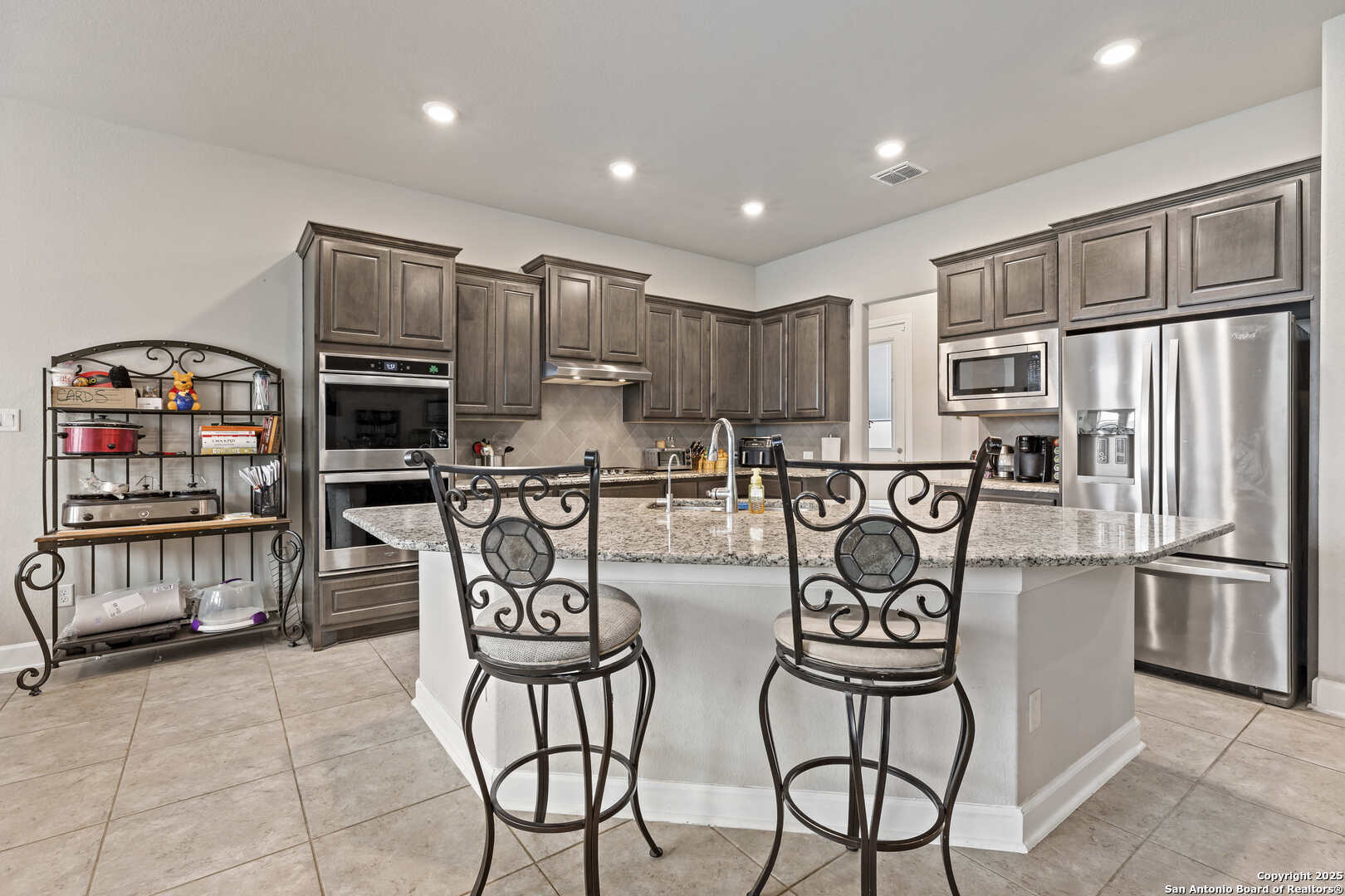 Property Photo: 6527 Tallow Way TX 78109