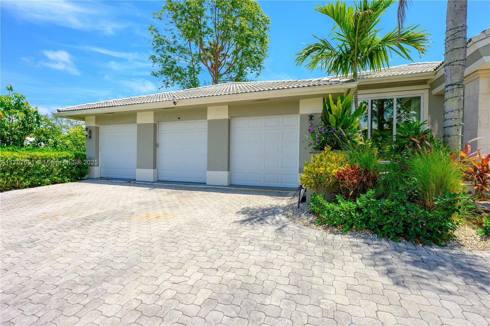Property Photo: 16001 SW 77th Ct FL 33157