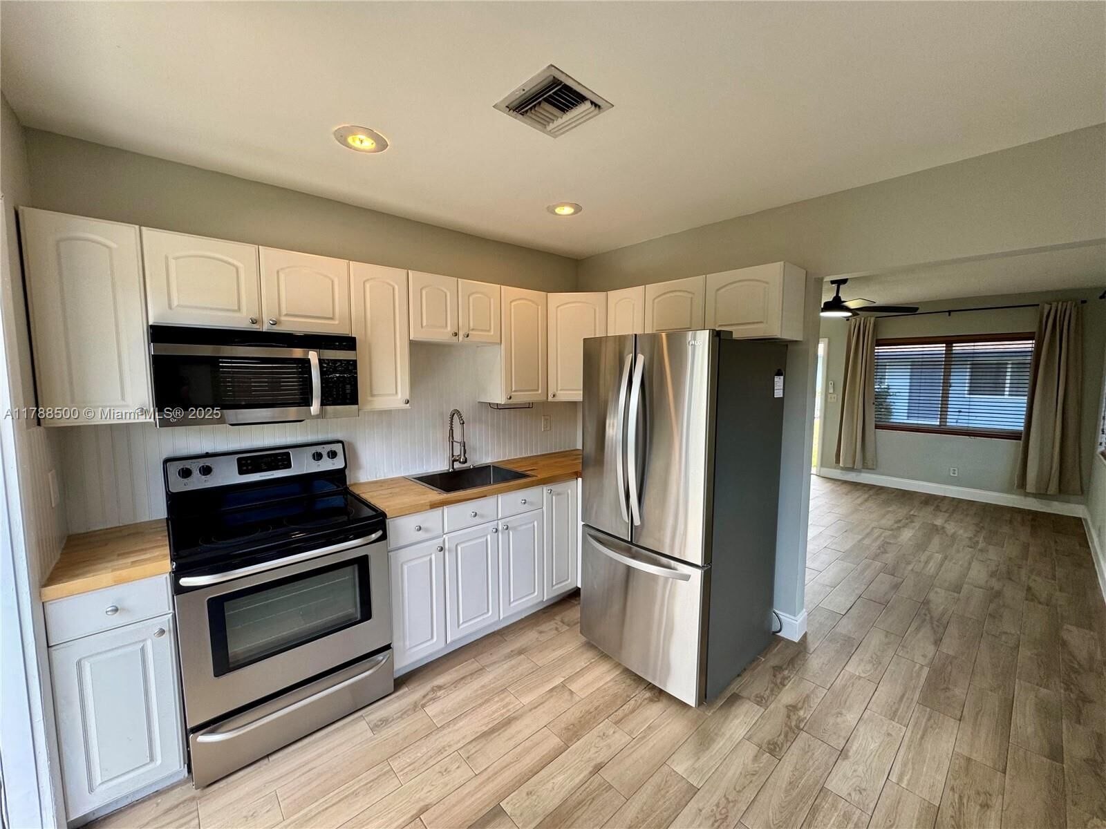 Property Photo: 2641 SW 13th Ave FL 33315