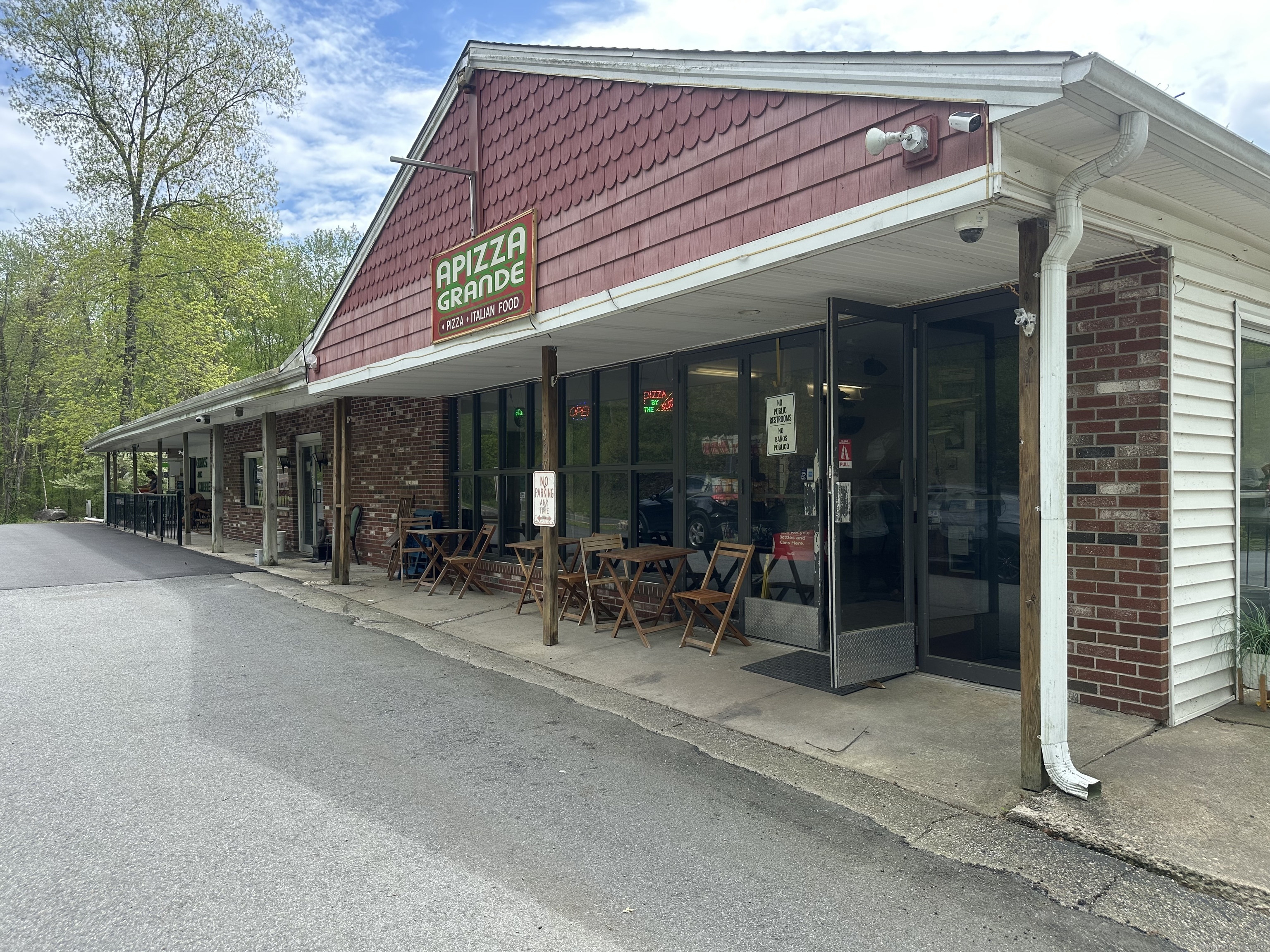 Property Photo: 497 Winthrop Road CT 06417