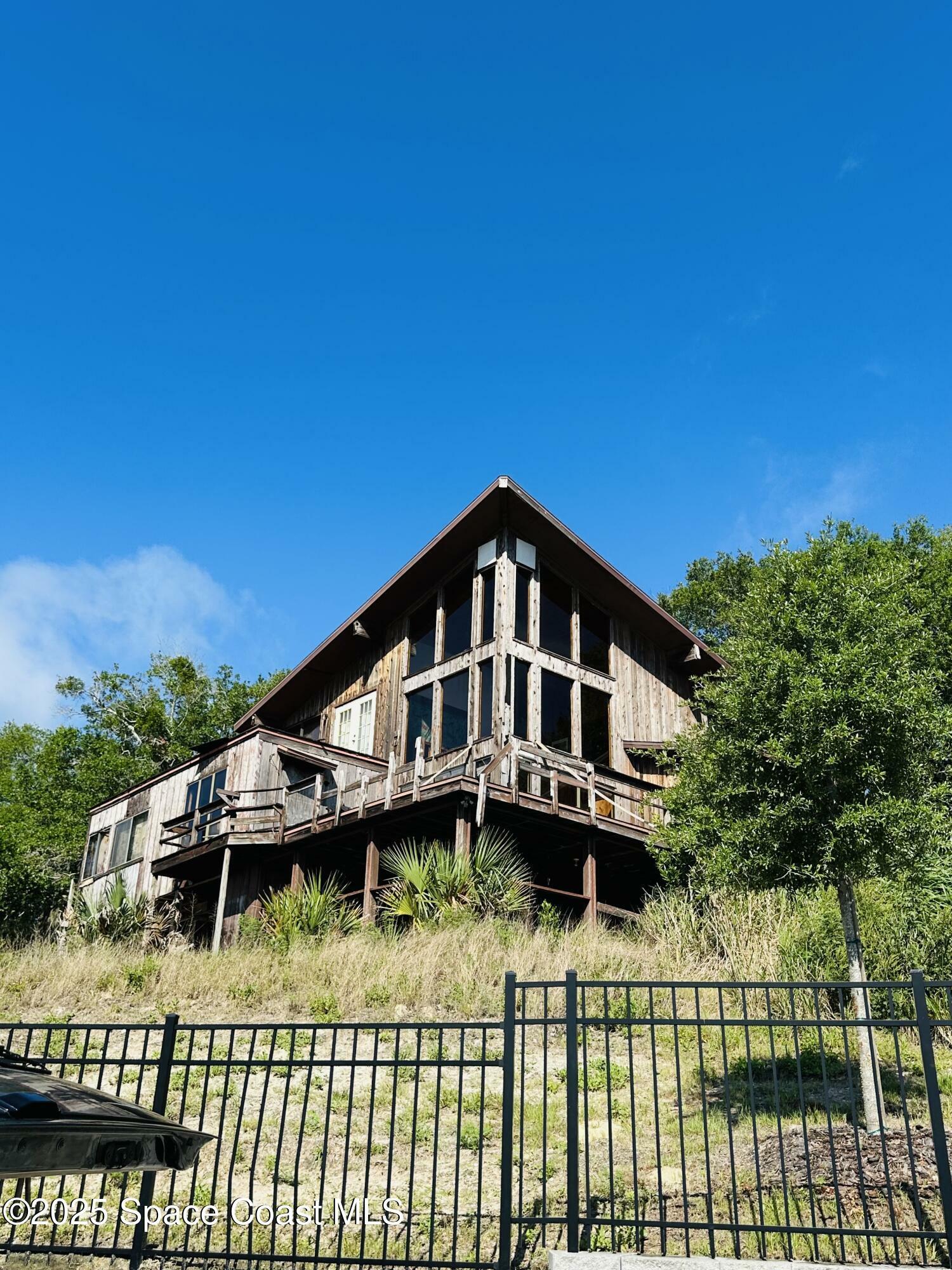 Property Photo: 505 Lakeview Avenue FL 32796