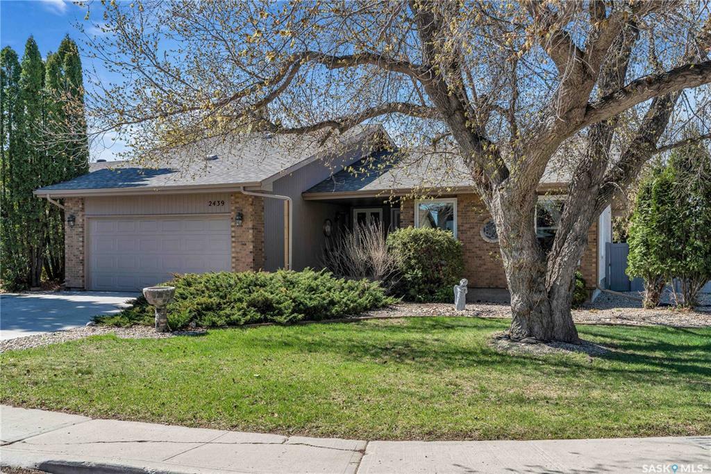 Property Photo: 2439 Strathmore Place E SK S4V 0Z1