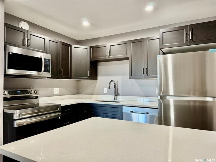 Property Photo:  607 10th Street 402  SK S0K 2A0