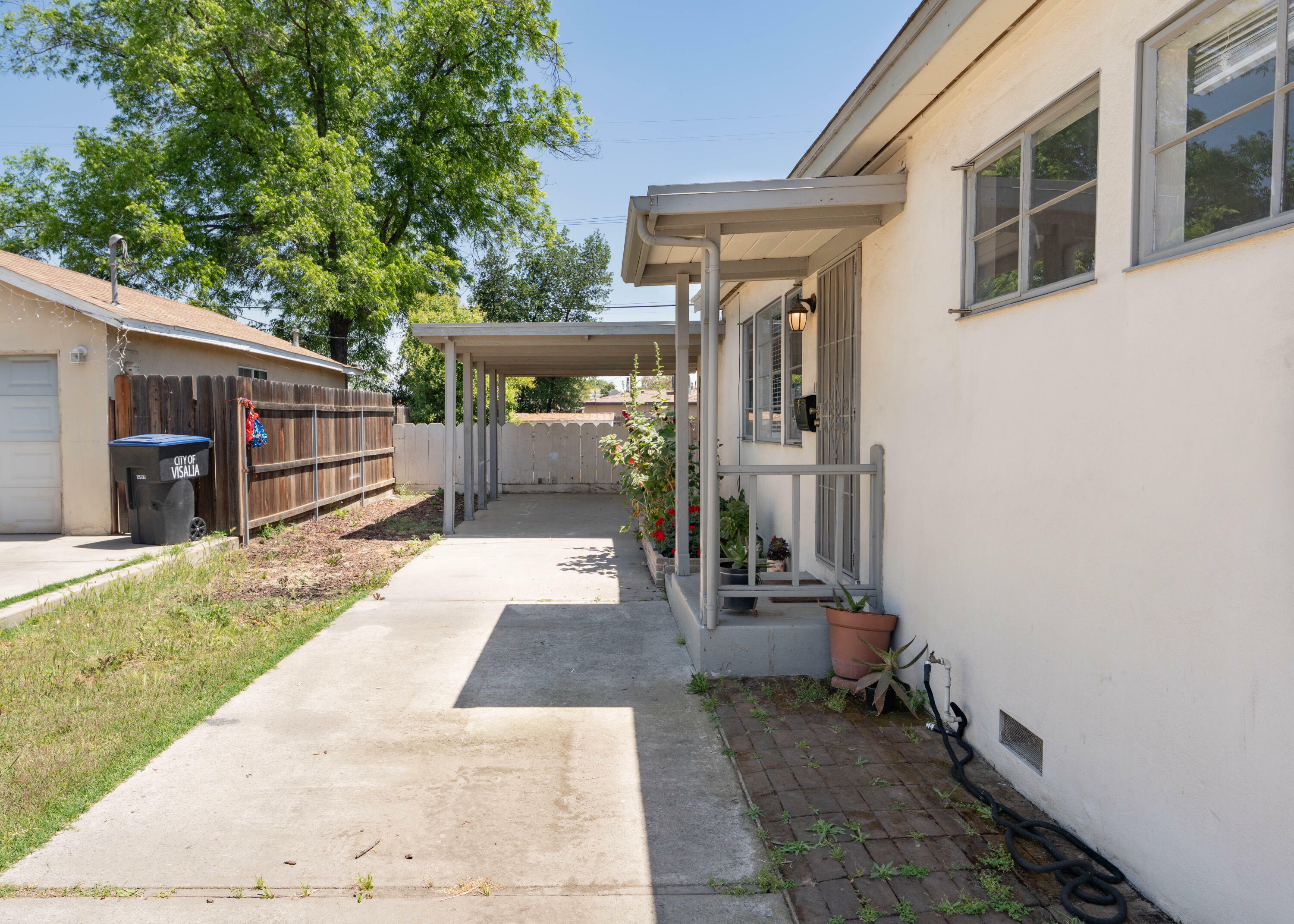 908 S Santa Fe Street  Visalia CA 93292 photo