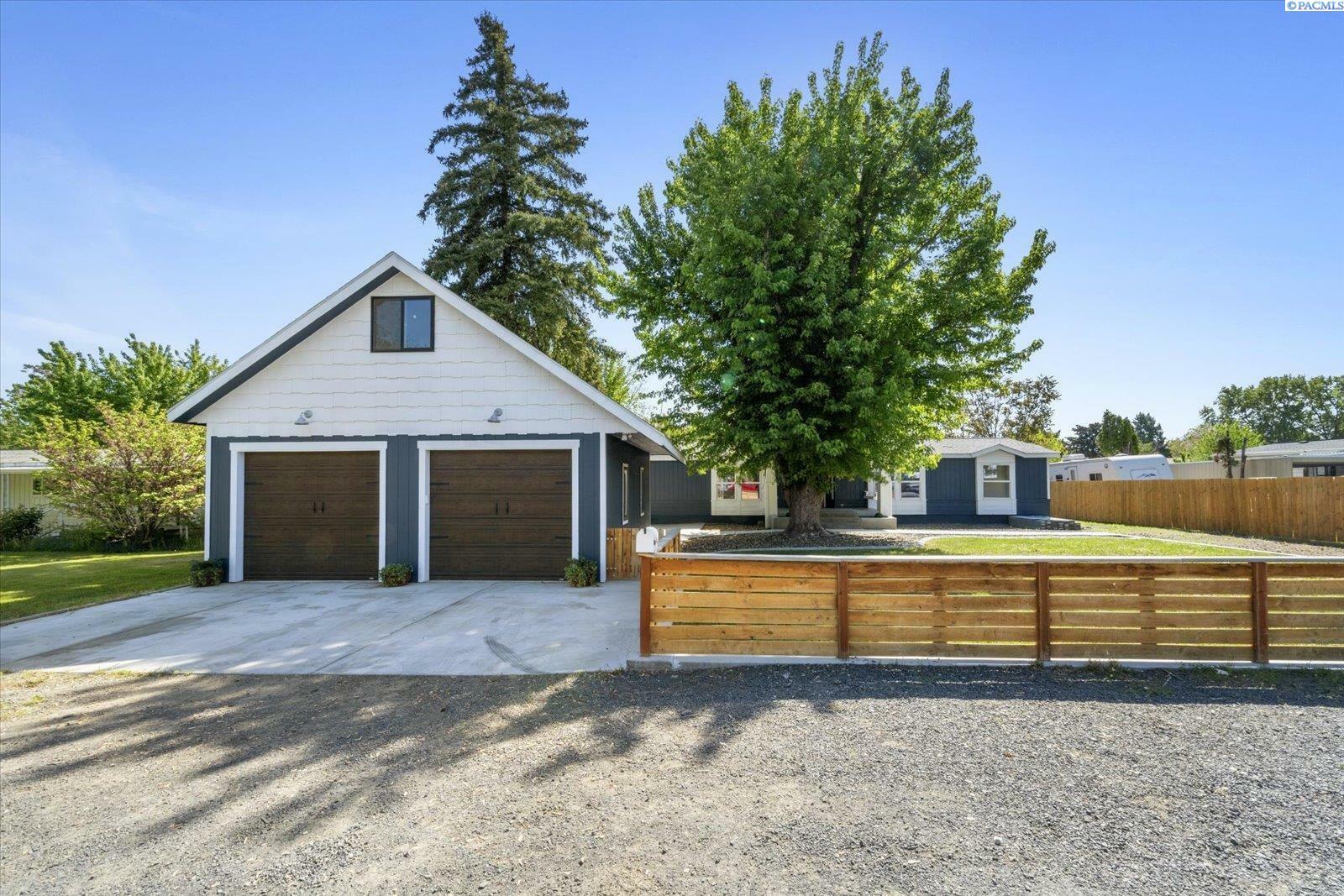 Property Photo: 415 S Harrison St WA 99336