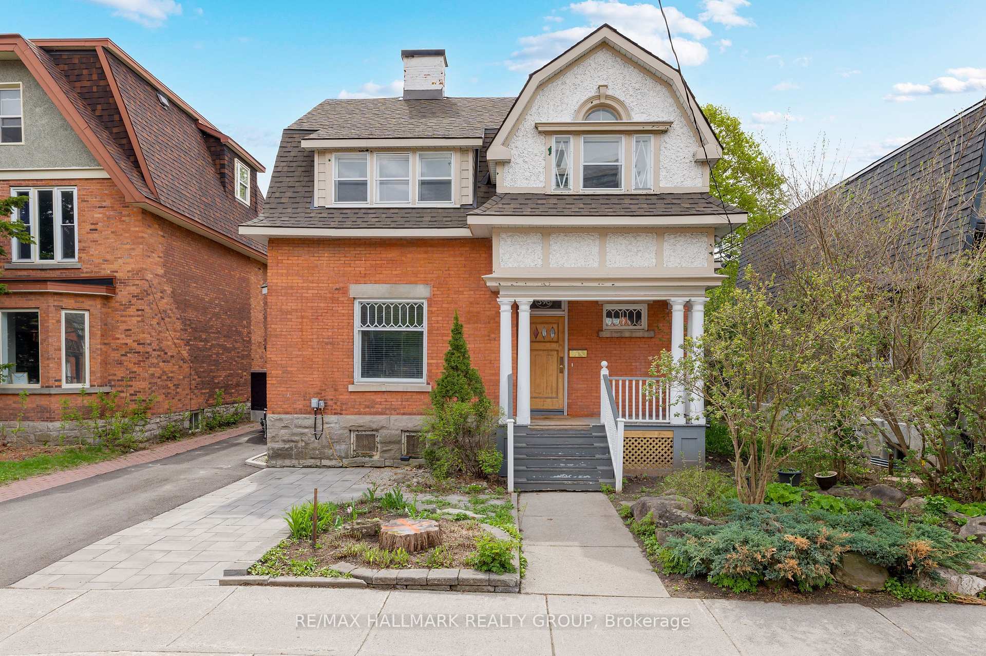 Property Photo: 396 Daly Avenue ON K1N 6H2