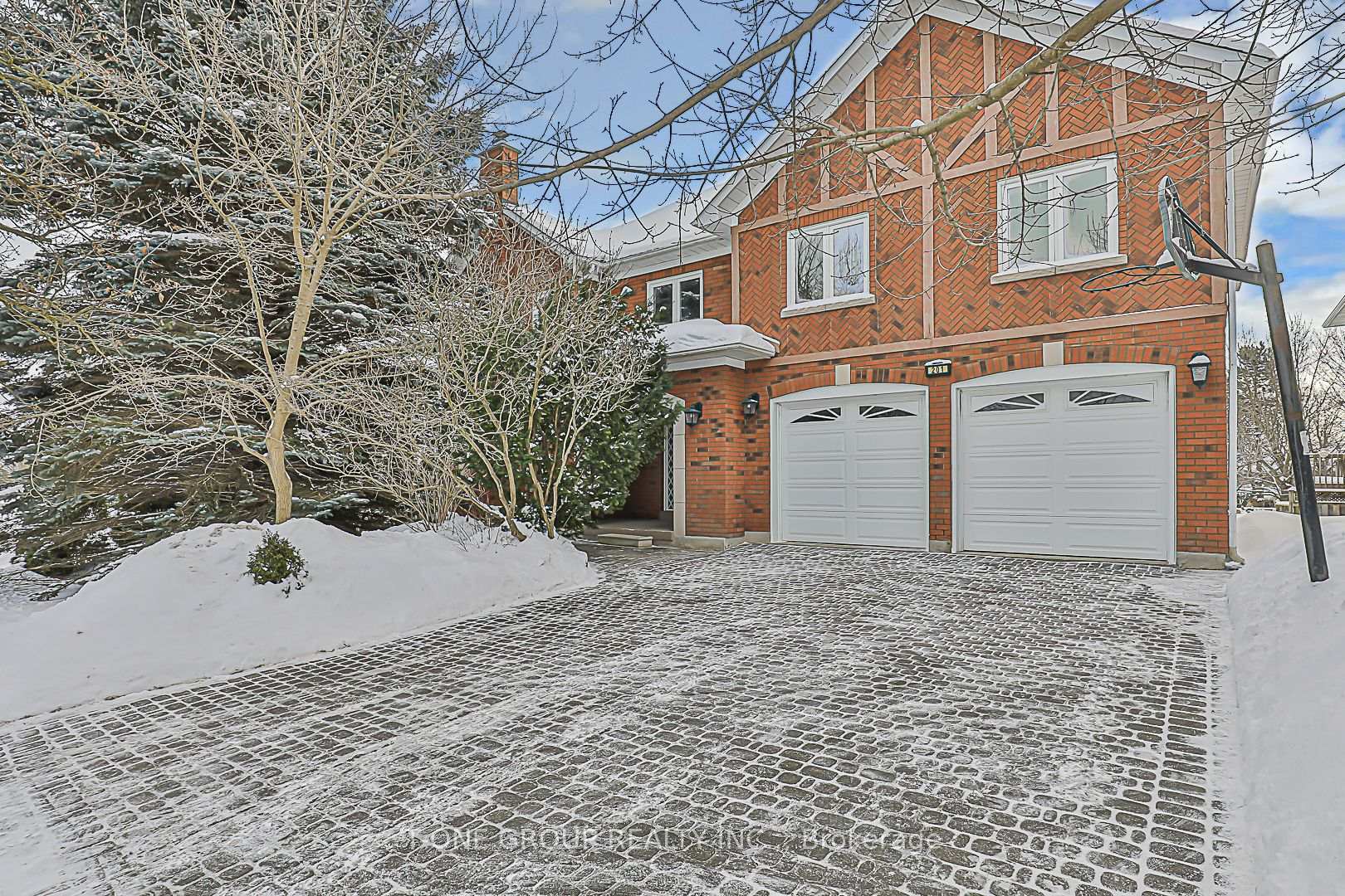 Property Photo:  201 Strathearn Avenue  ON L4B 2S7 