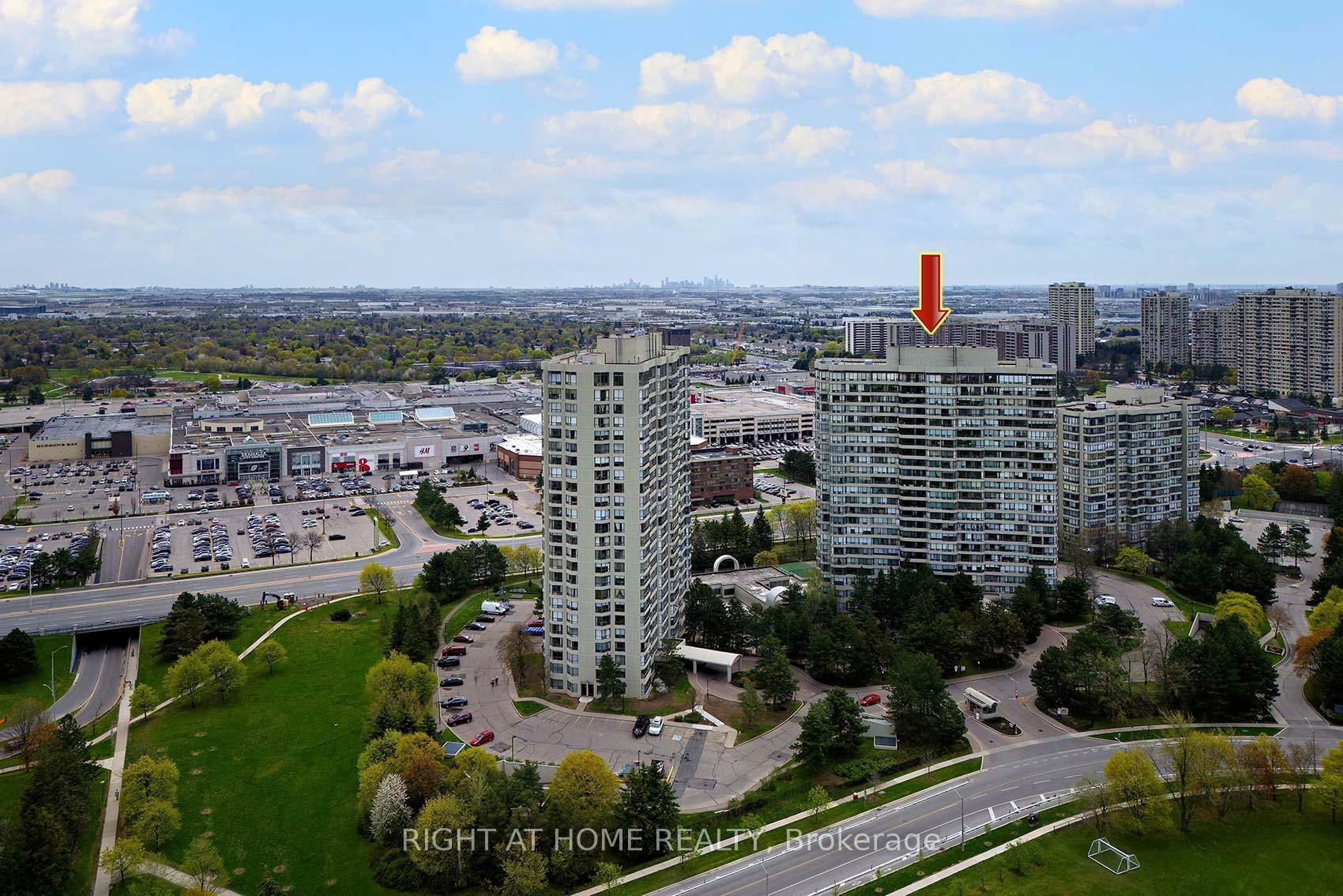 Property Photo: 24 Hanover Road 903 ON L6S 5K8