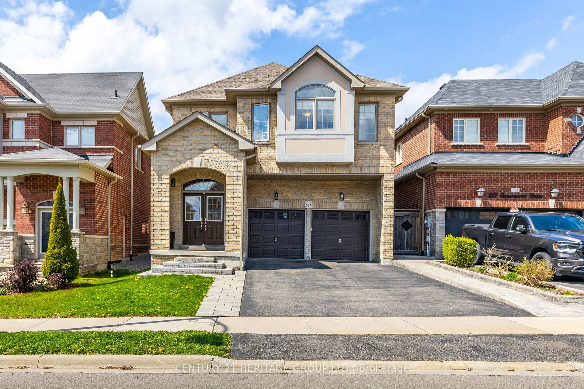 223 Aspenwod Drive  Newmarket ON L3X 3L1 photo