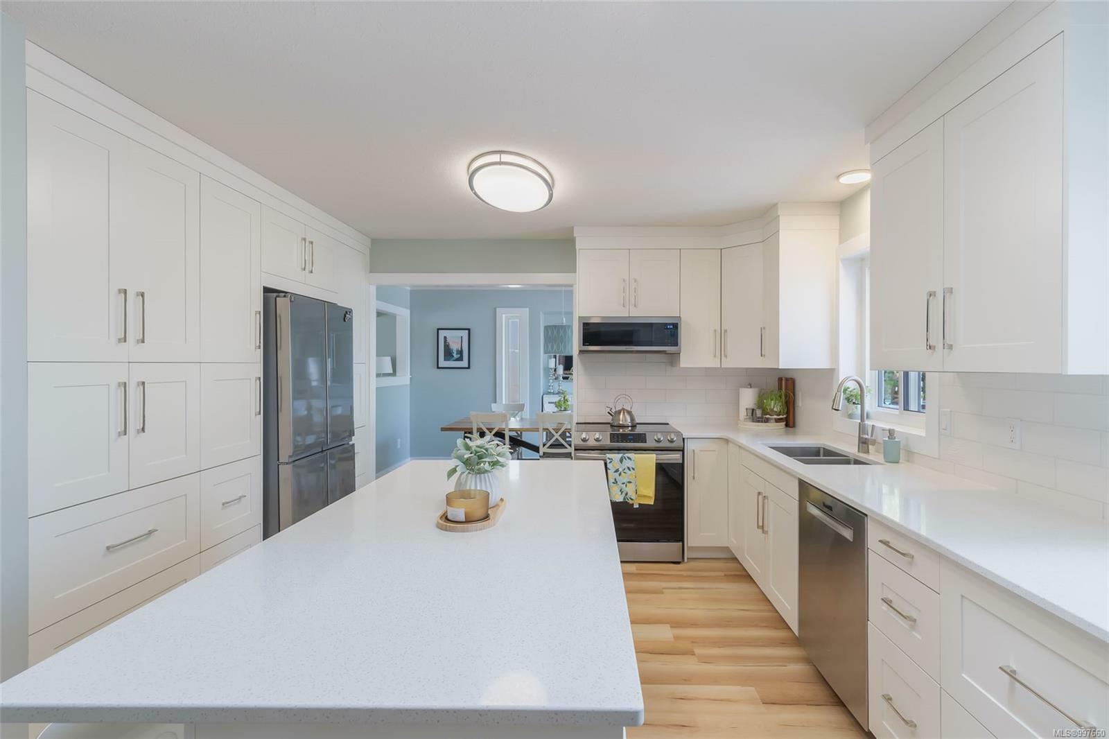 Property Photo: 5918 Beacon Pl BC V9V 1J6