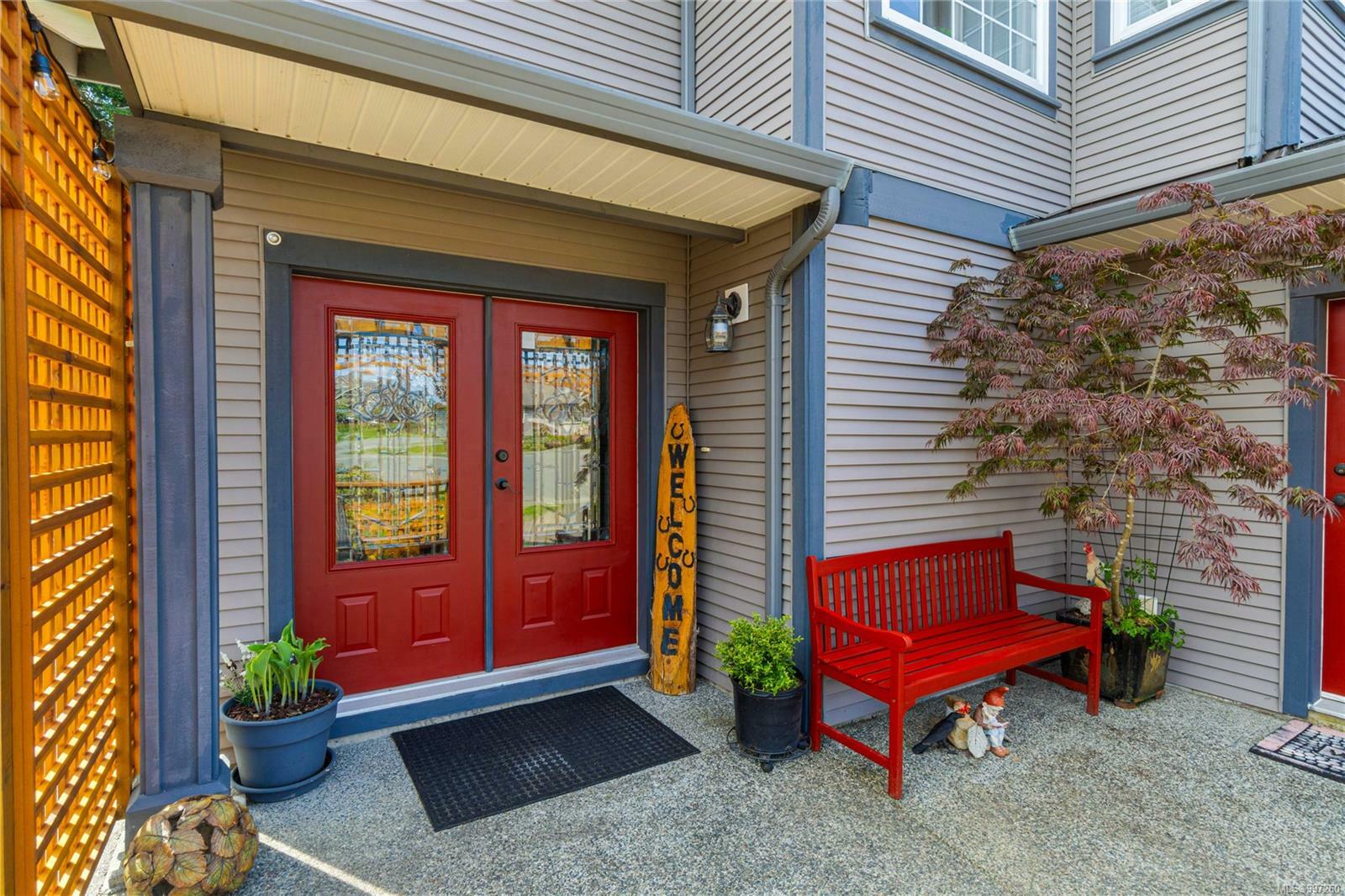 Property Photo: 1343 Thalia Pl BC V9R 7E1