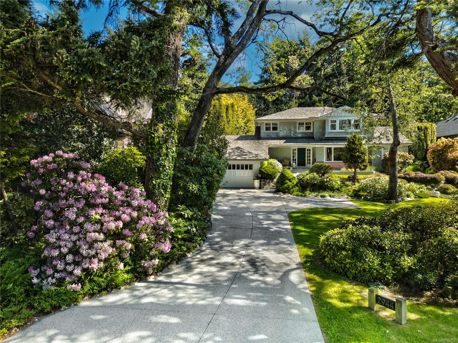 Property Photo:  2944 Tudor Ave  BC V8N 1M1 