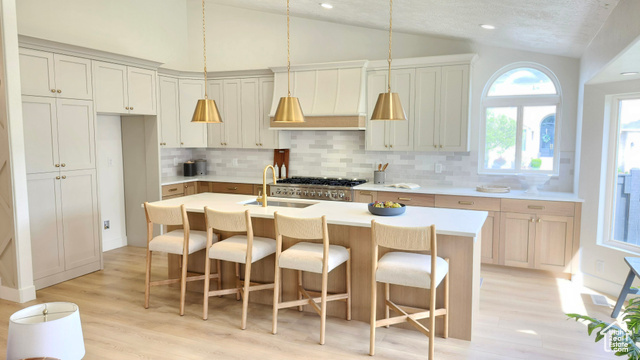 Property Photo: 1496 E Shane Cir UT 84092
