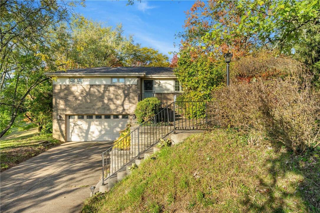 Property Photo: 2565 Aldon Dr PA 15143