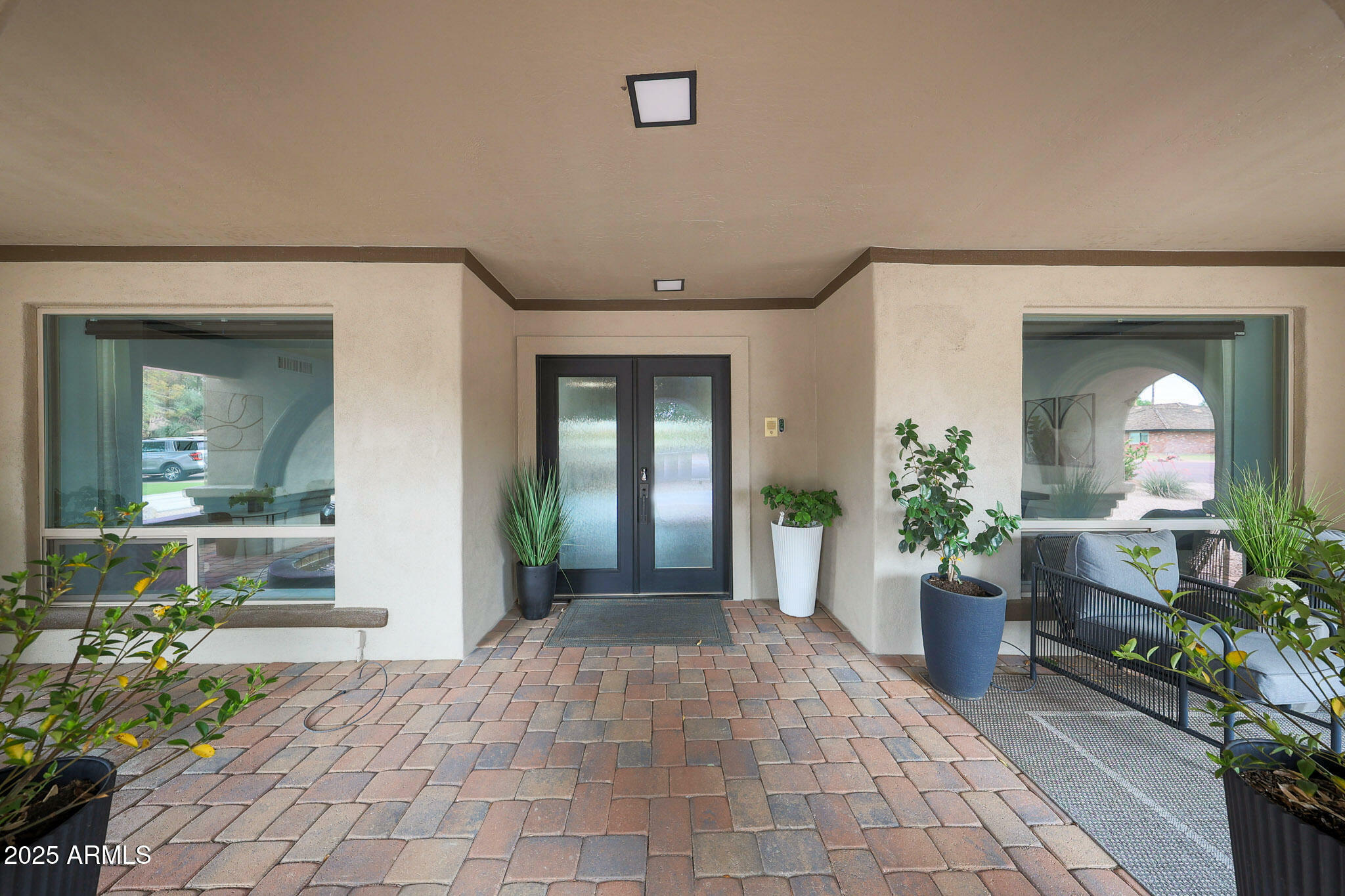 Property Photo: 1444 E Myrna Lane AZ 85284