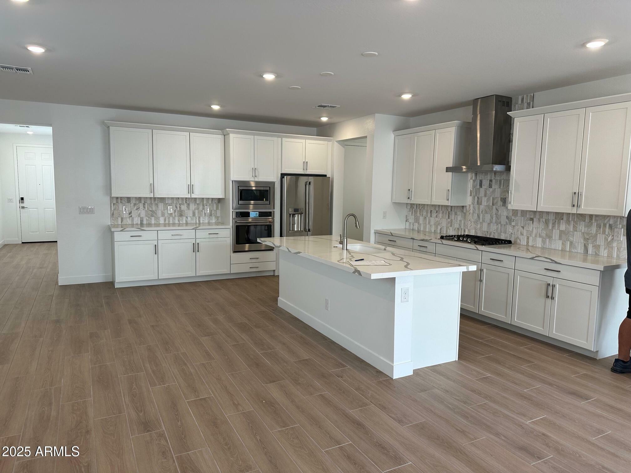 Property Photo: 2466 W Rowel Road AZ 85085