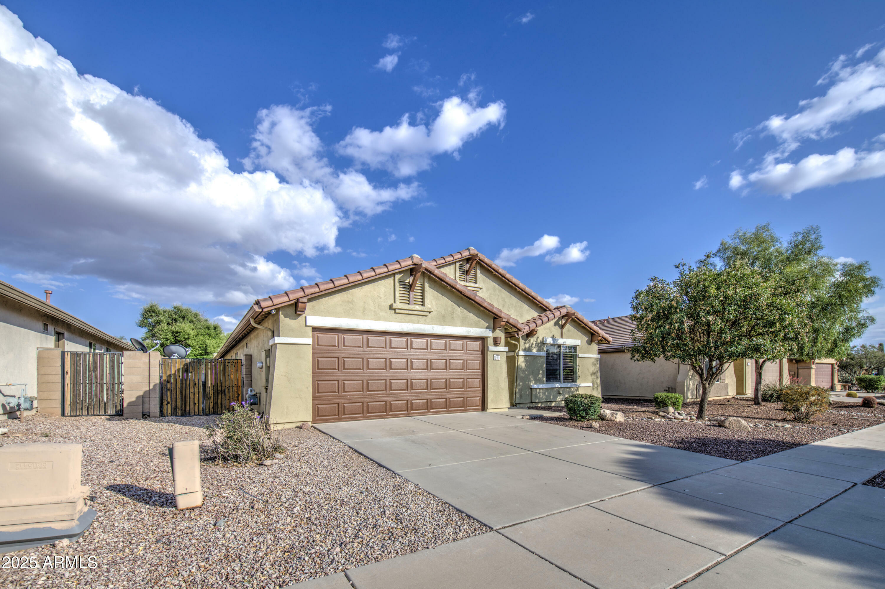 Property Photo: 10465 E Dutchmans Trail AZ 85118