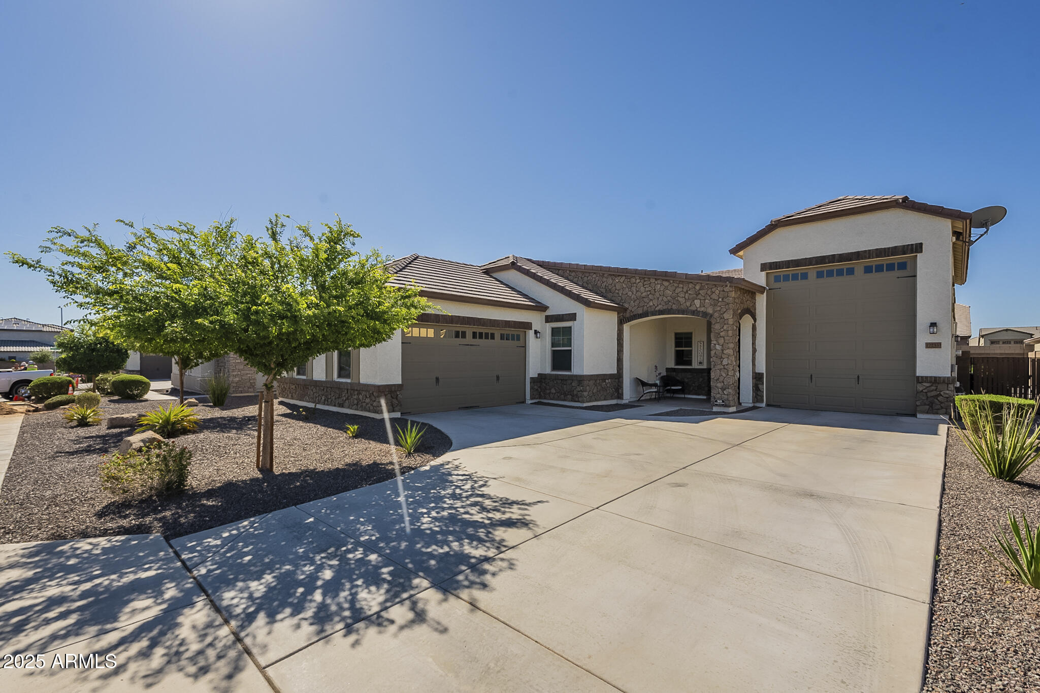 Property Photo: 17253 W Echo Lane AZ 85355