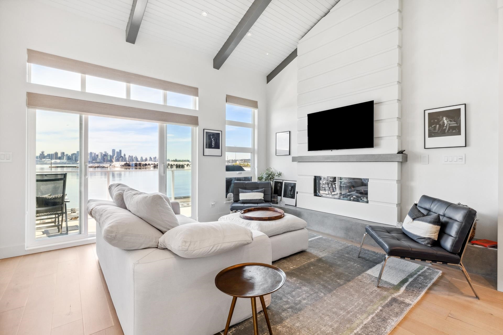 Property Photo: 415 W Esplanade 16 BC V7M 1A6