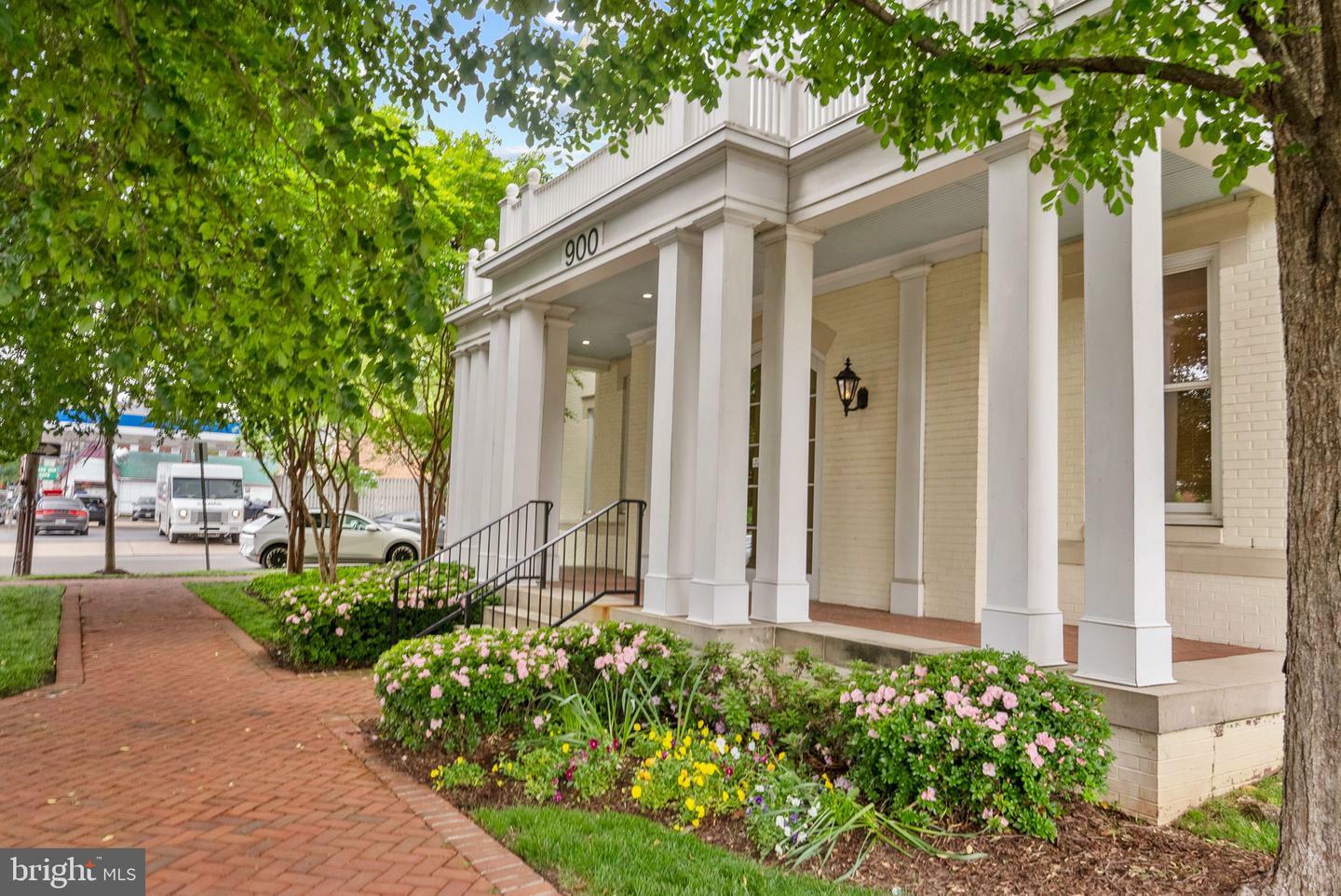 Property Photo: 900 N Washington Street 304E VA 22314