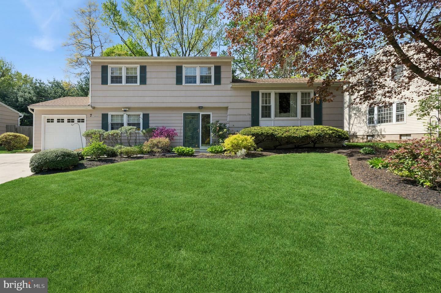 Property Photo: 7 Darrah La E NJ 08648