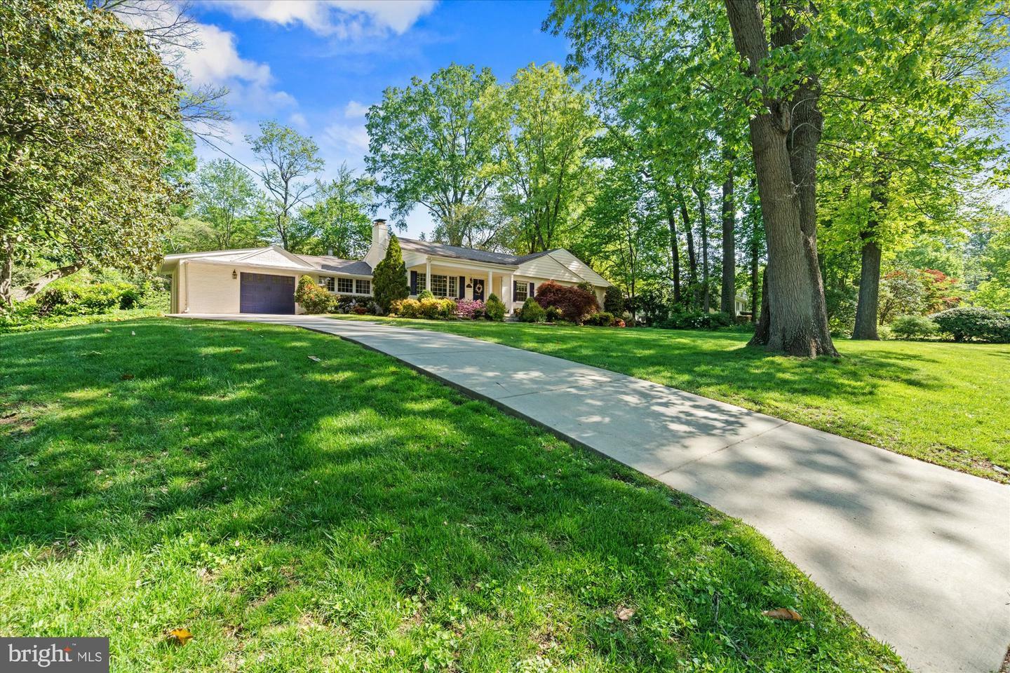 Property Photo: 1104 Lyndale Drive VA 22308