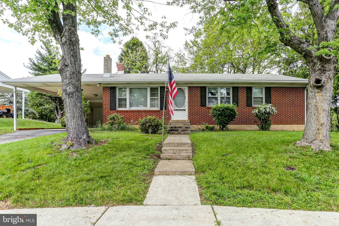 Property Photo: 13 Suffolk Road PA 17112