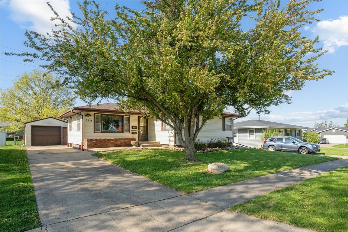2235 1st Avenue  Marion IA 52302 photo