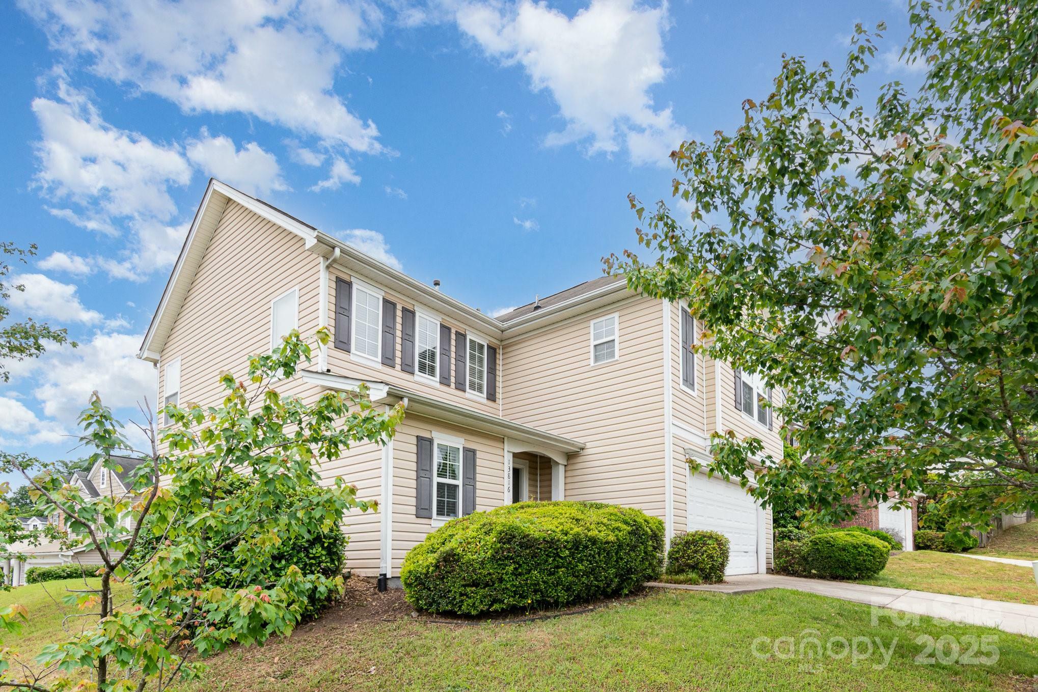 Property Photo: 13816 Riding Hill Avenue NC 28213