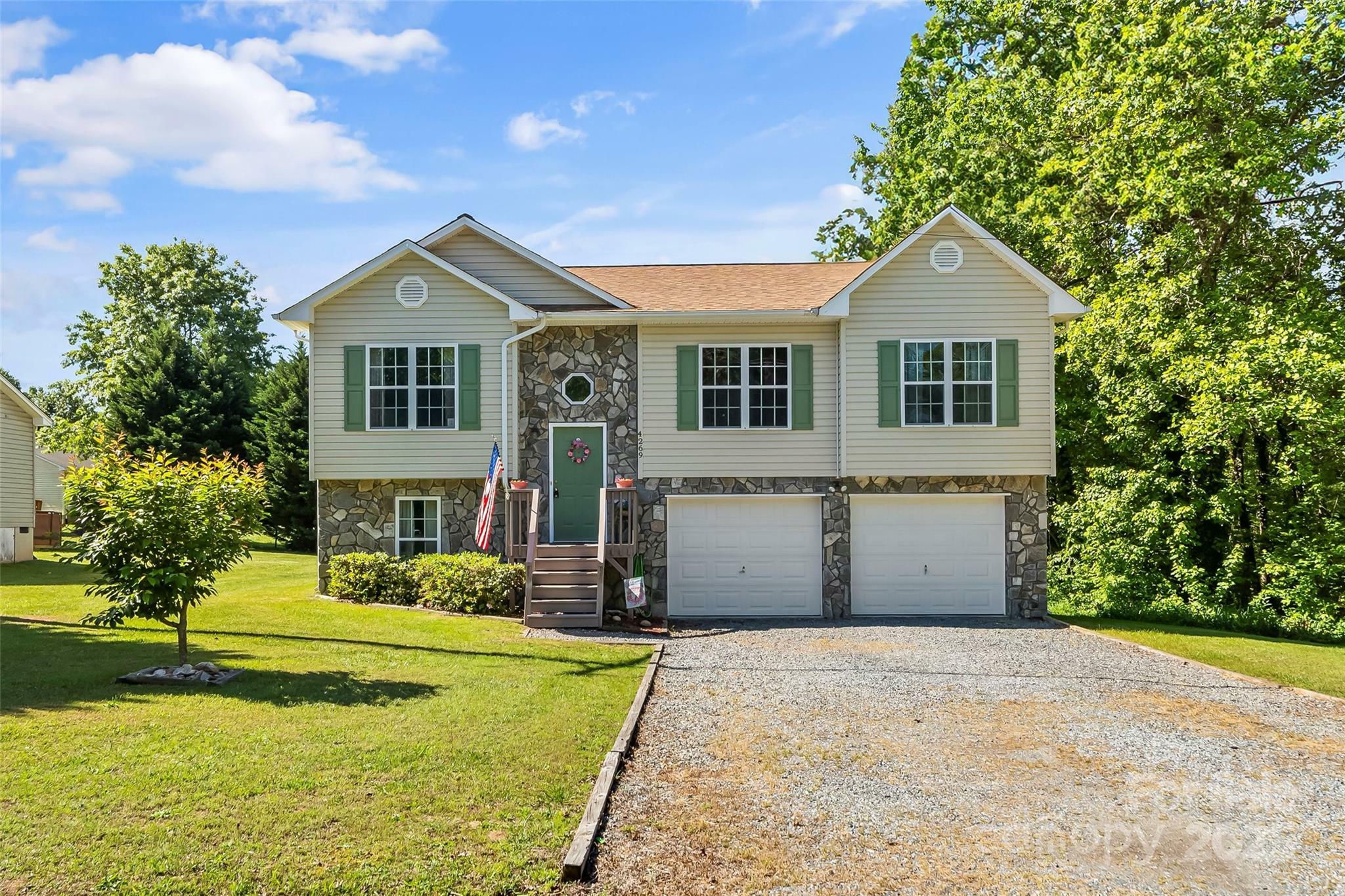 Property Photo: 4269 Smokey Creek Road NC 28645