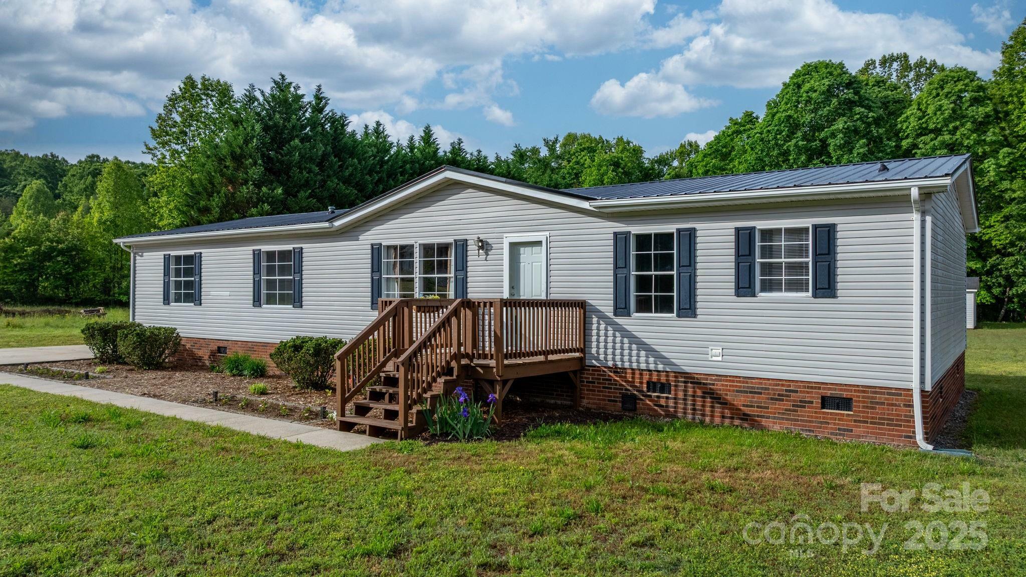 Property Photo: 2521 Melvin Propst Drive NC 28655