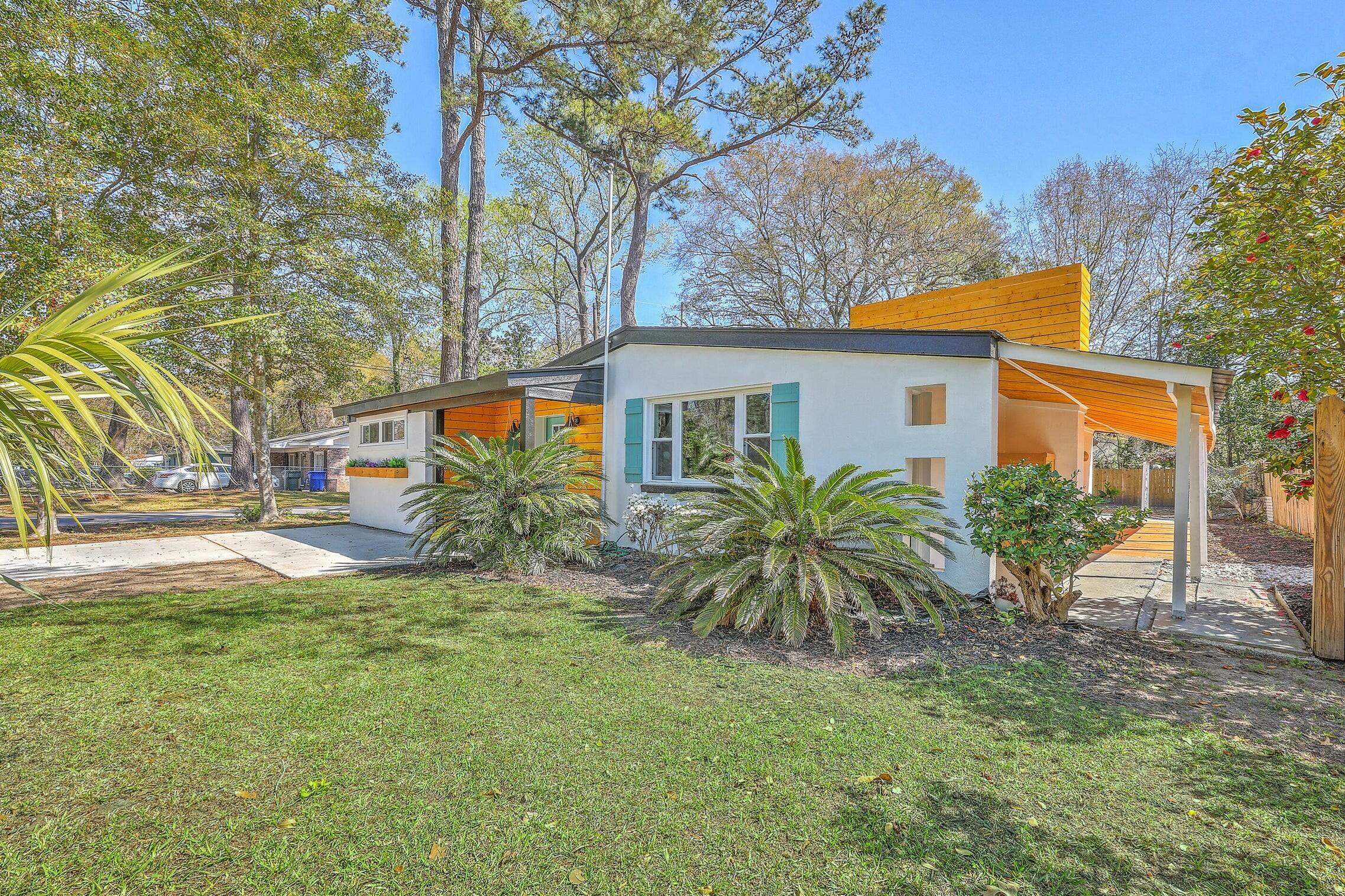 Property Photo: 32 Briarcliff Drive SC 29407