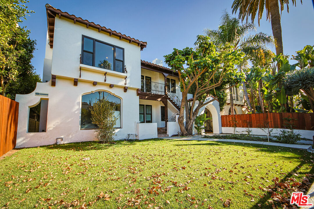 Property Photo: 324 Croft CA 90048