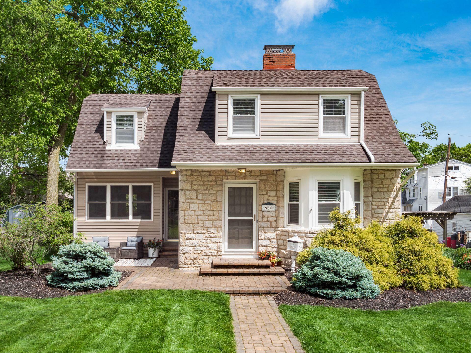 Property Photo: 980 Woodhill Drive OH 43212