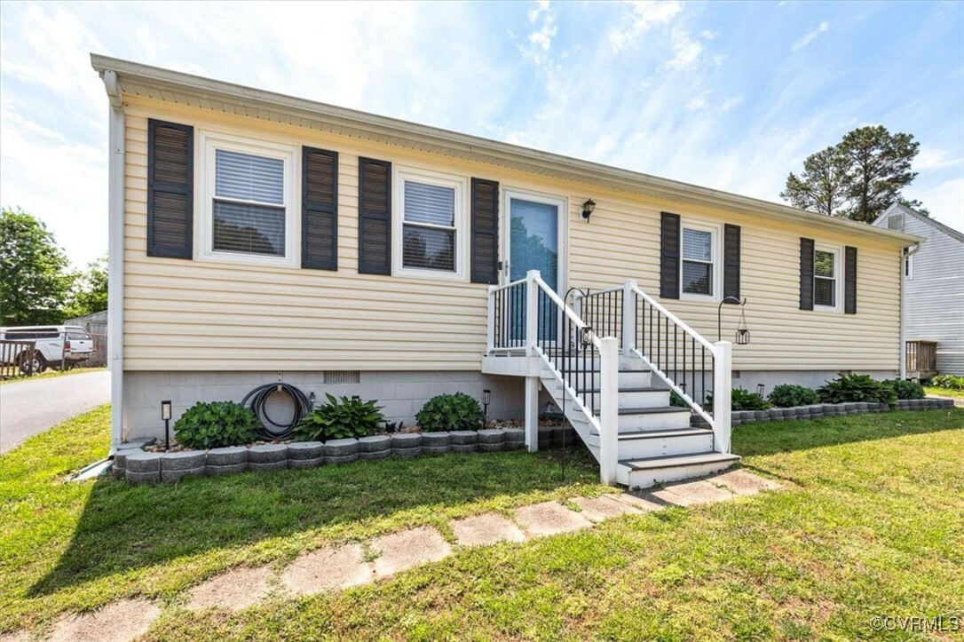 Property Photo: 9325 Wareham Place VA 23237