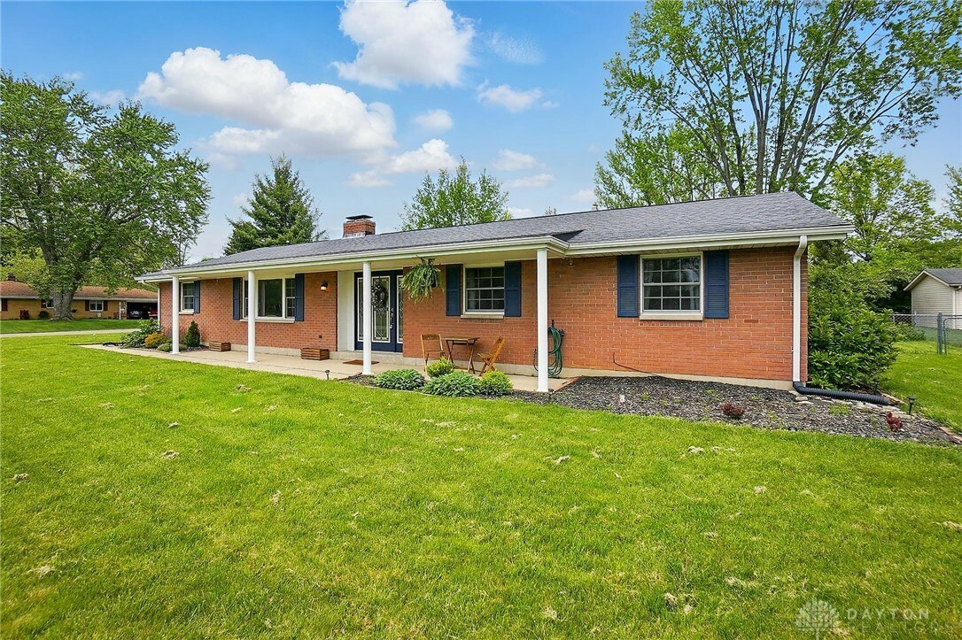 Property Photo: 2555 Valdina Drive OH 45434